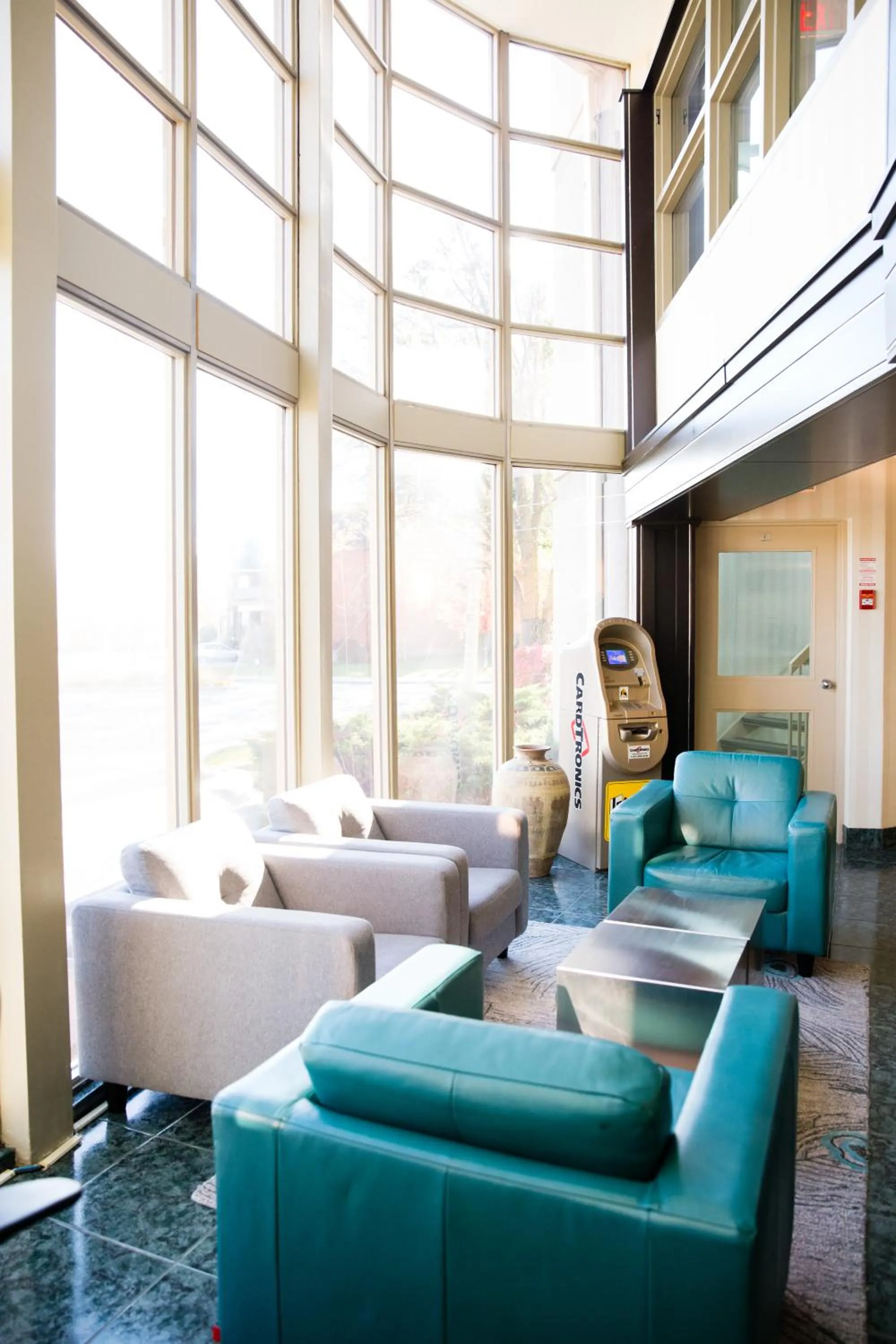 Communal lounge/ TV room in Admiral Inn Hamilton