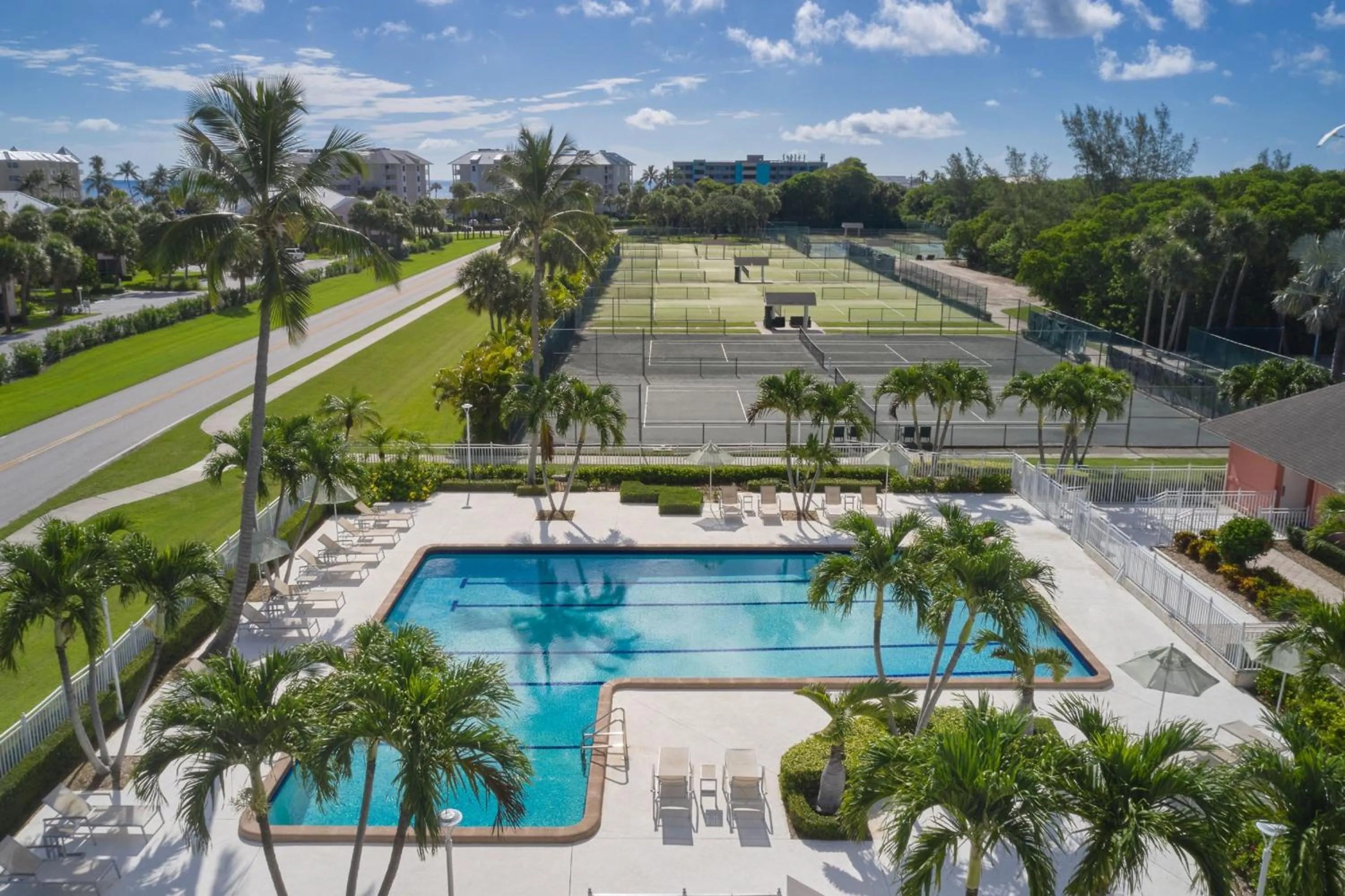 Swimming pool in Marriott Hutchinson Island Beach Resort, Golf & Marina