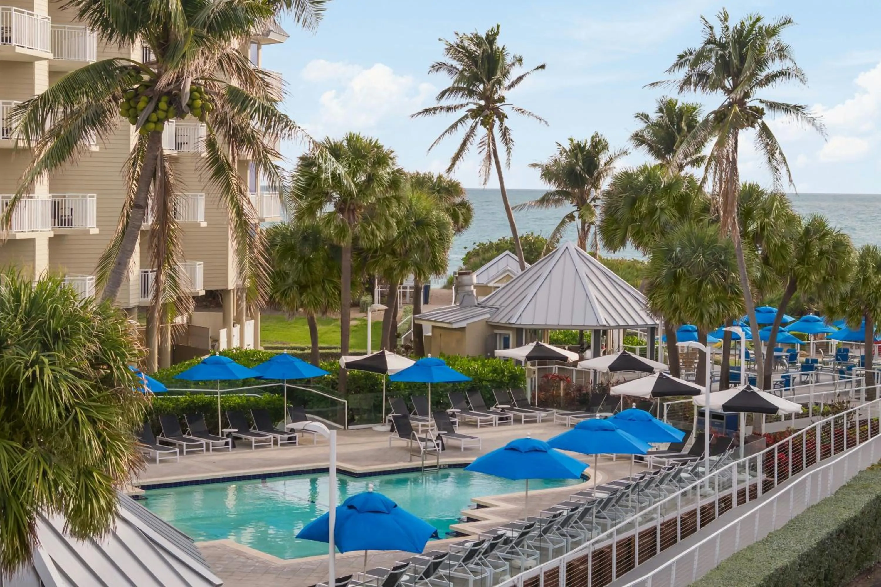 Swimming pool in Marriott Hutchinson Island Beach Resort, Golf & Marina