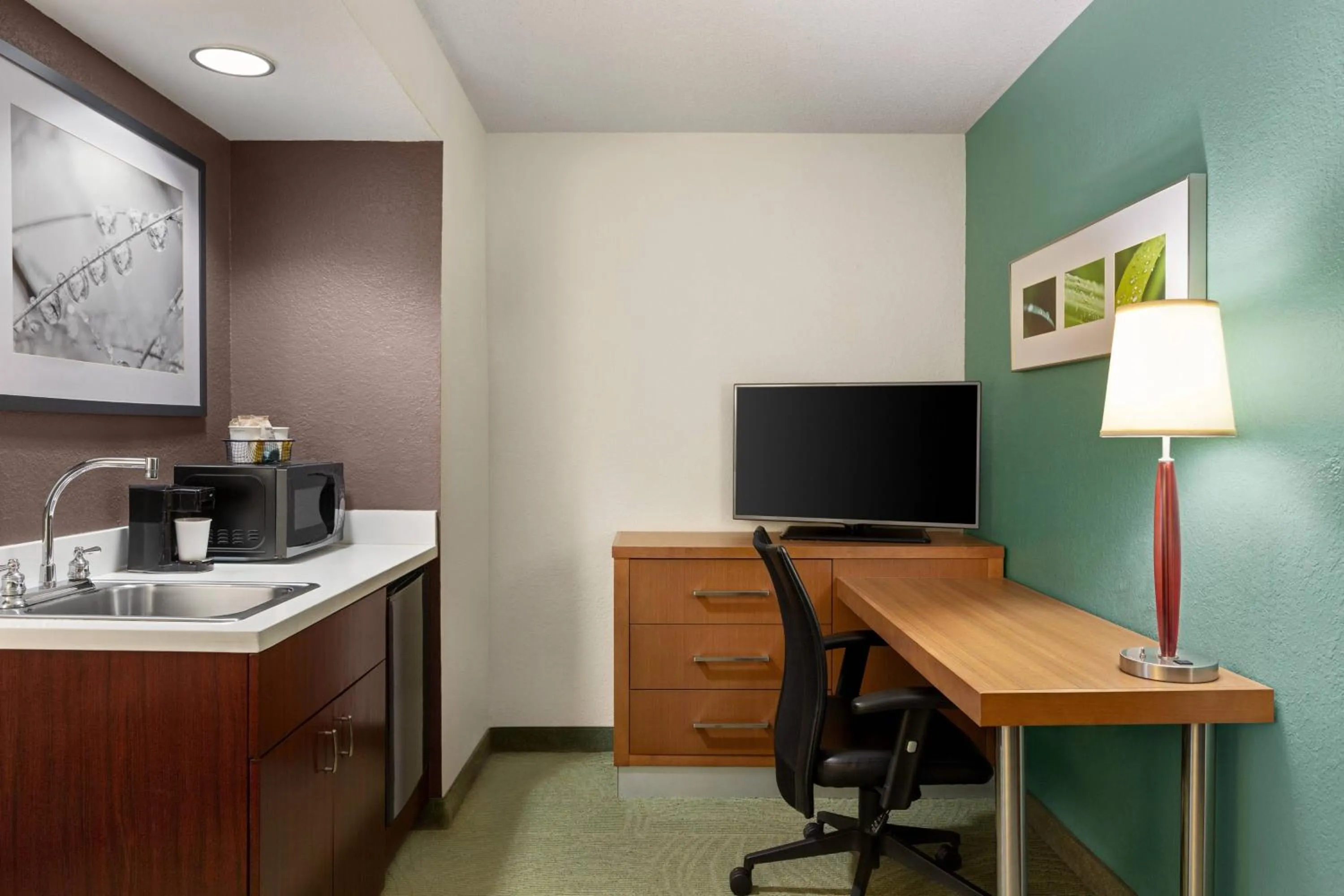 Photo of the whole room in SpringHill Suites Boca Raton