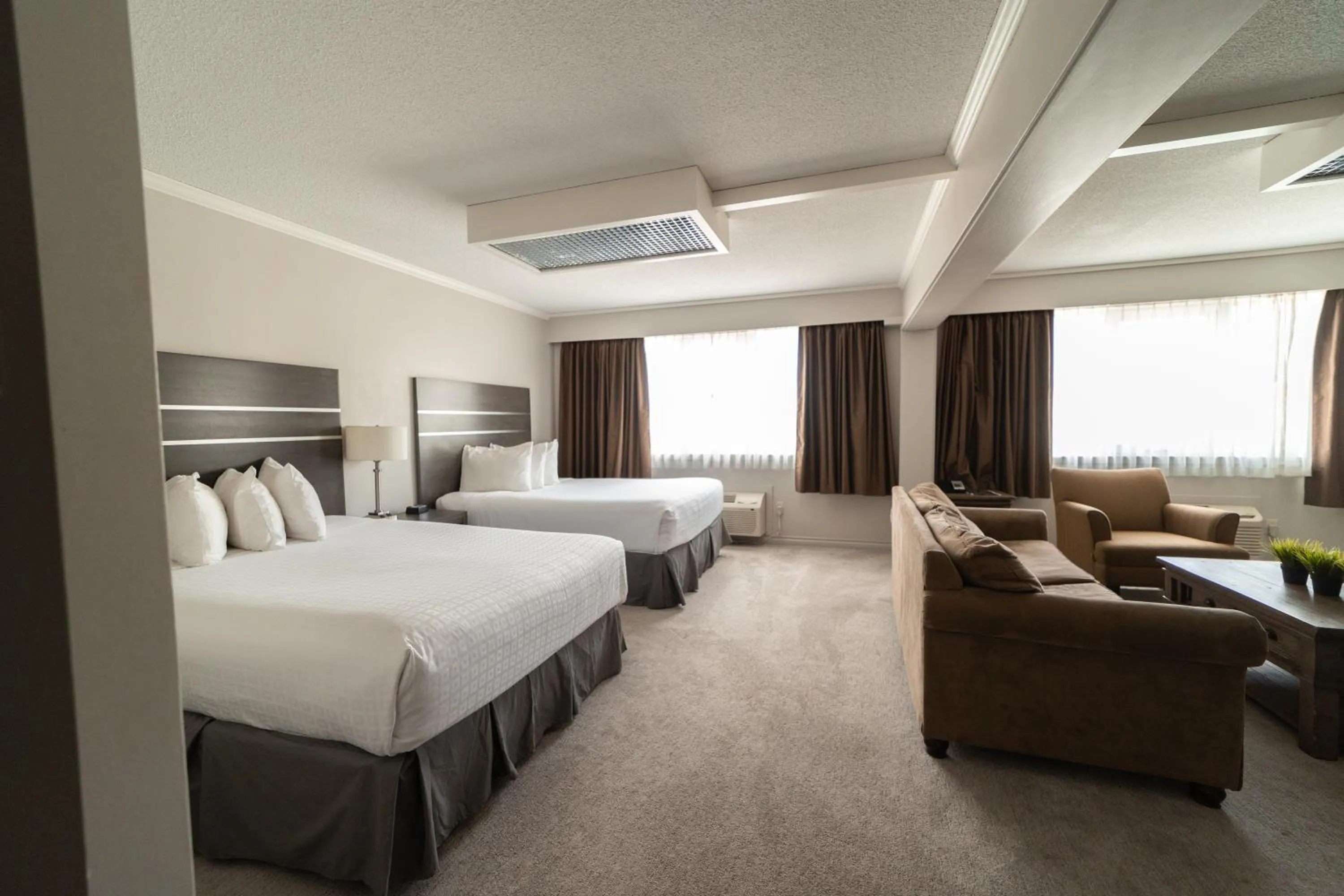 Photo of the whole room, Bed in The Thompson Hotel