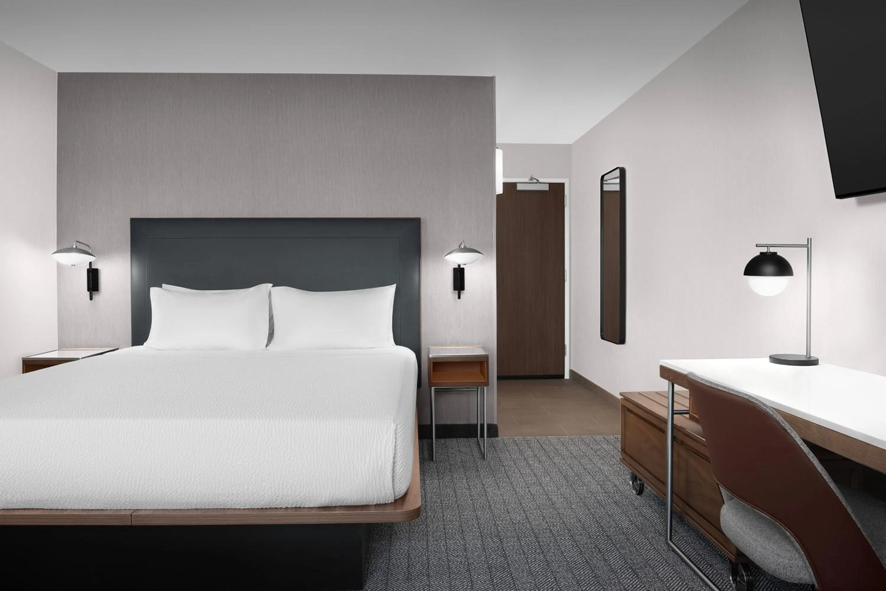 Photo of the whole room, Bed in Courtyard by Marriott Portland Tigard