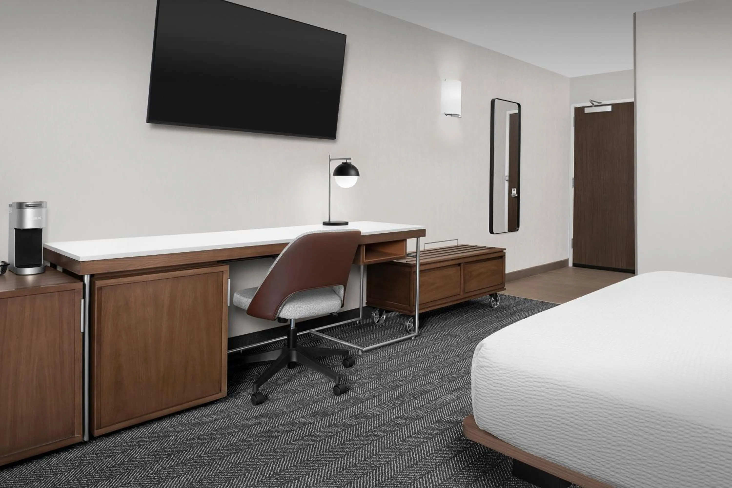 Photo of the whole room, Bed in Courtyard by Marriott Portland Tigard