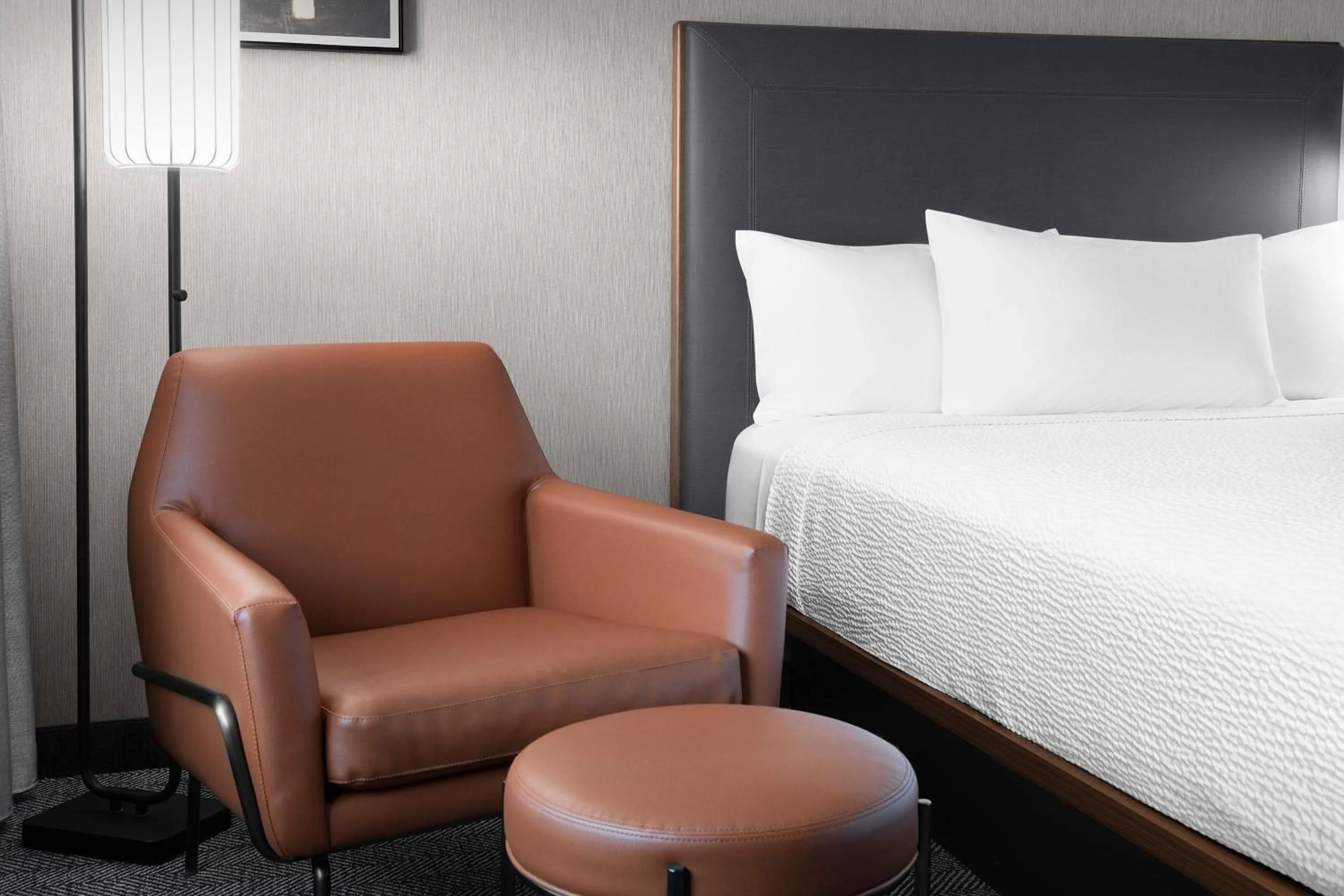 Photo of the whole room, Bed in Courtyard by Marriott Portland Tigard