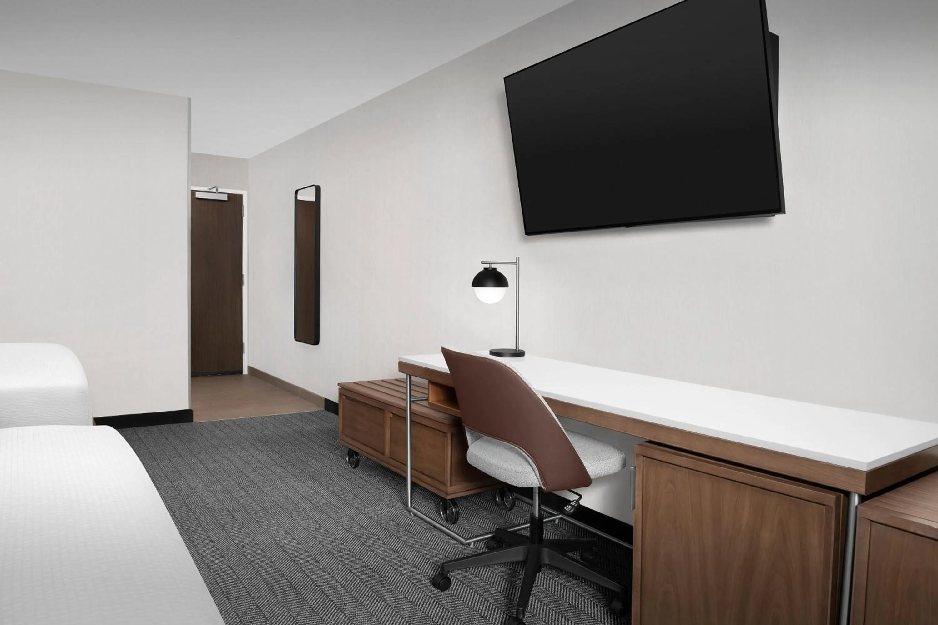 Photo of the whole room, Bed in Courtyard by Marriott Portland Tigard