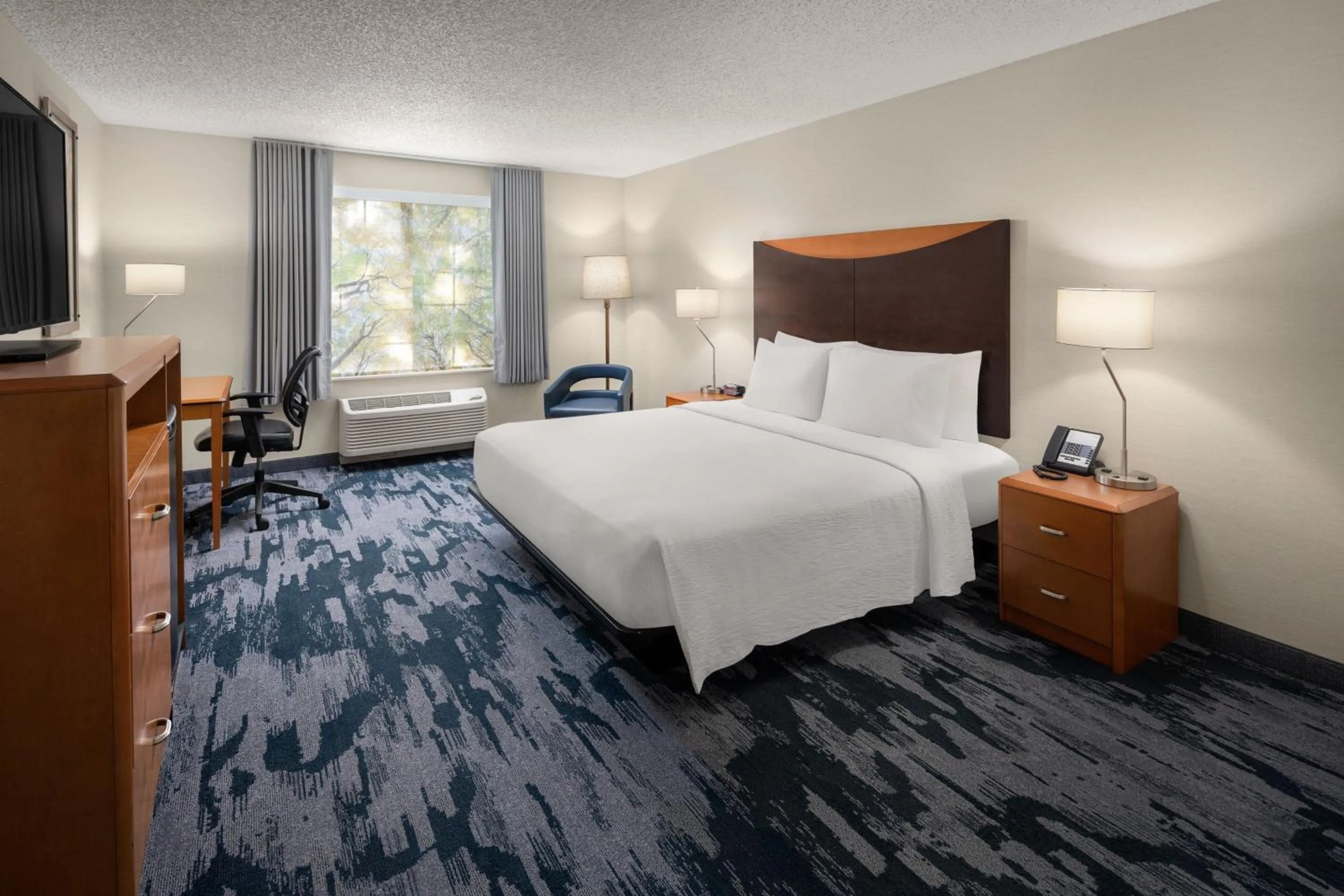 Photo of the whole room, Bed in Fairfield Inn & Suites Portland West Beaverton