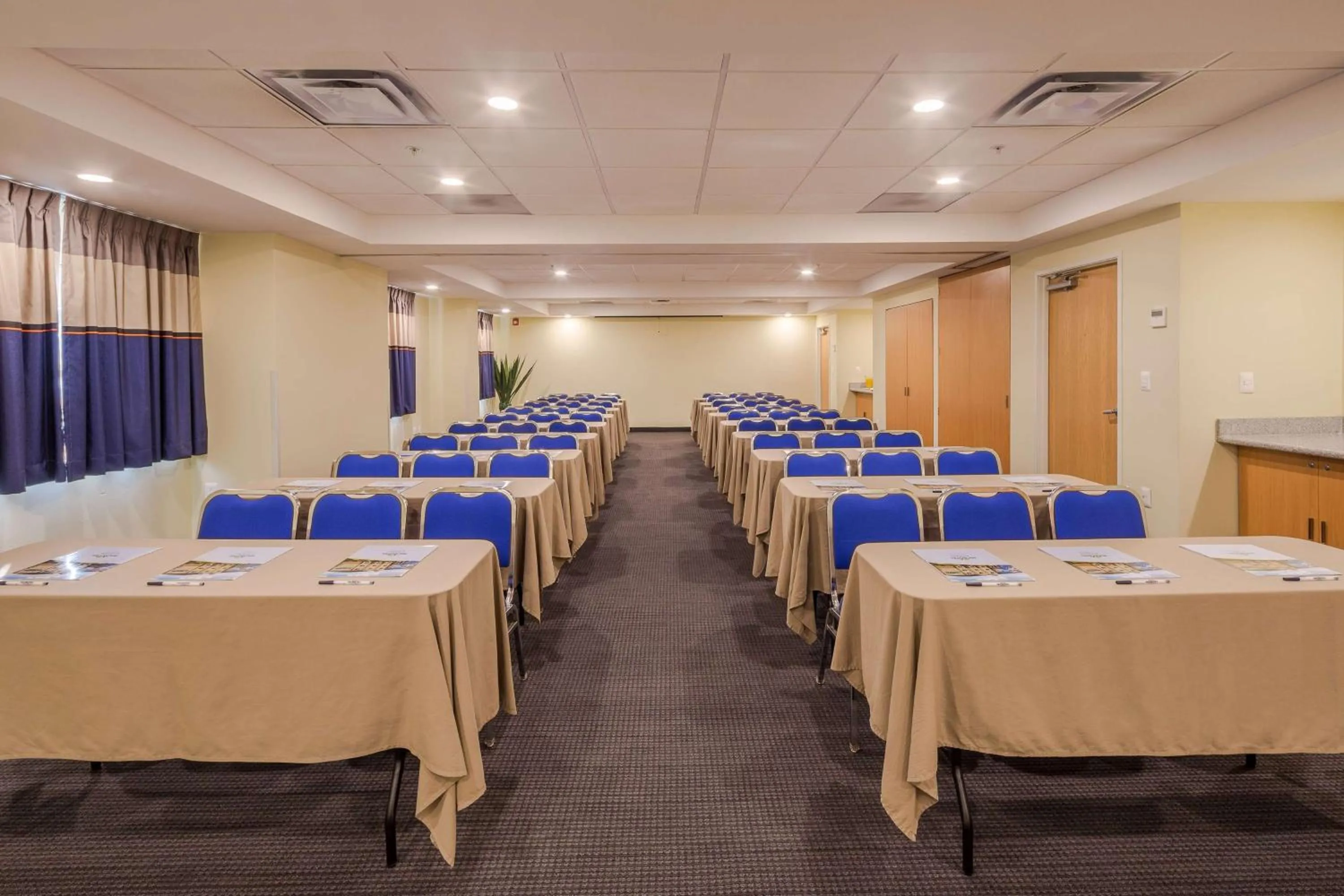 Meeting/conference room in Microtel Inn & Suites by Wyndham Culiacán