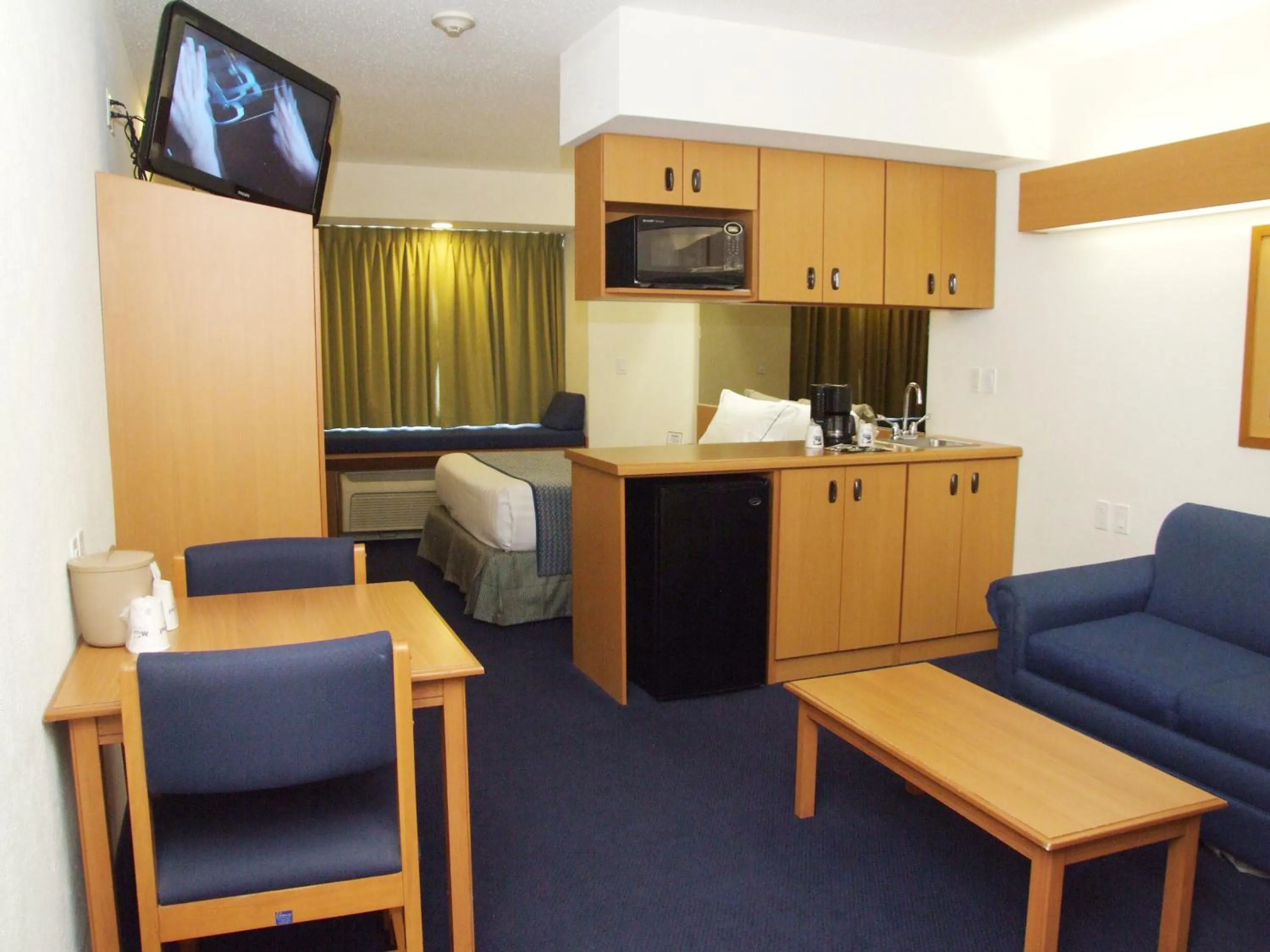 Kitchen or kitchenette in Microtel Inn & Suites by Wyndham Culiacán