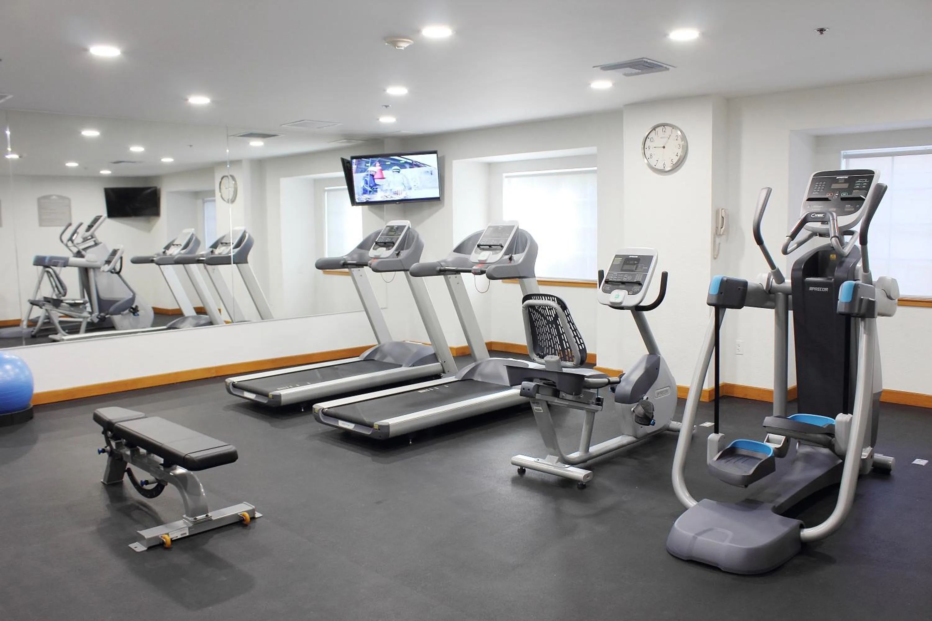 Fitness centre/facilities in Microtel Inn & Suites by Wyndham Culiacán