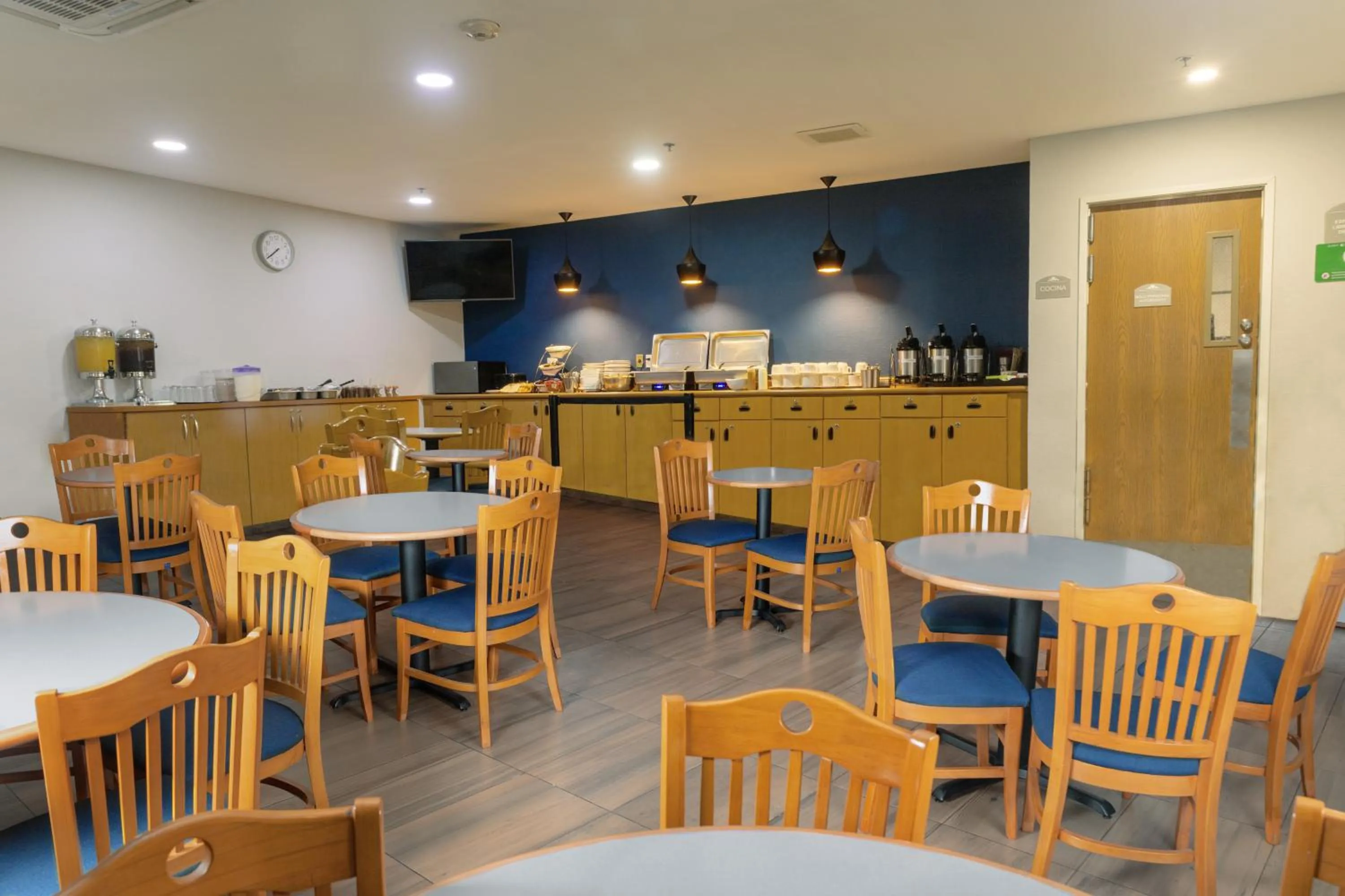 Kitchen or kitchenette in Microtel Inn & Suites by Wyndham Culiacán