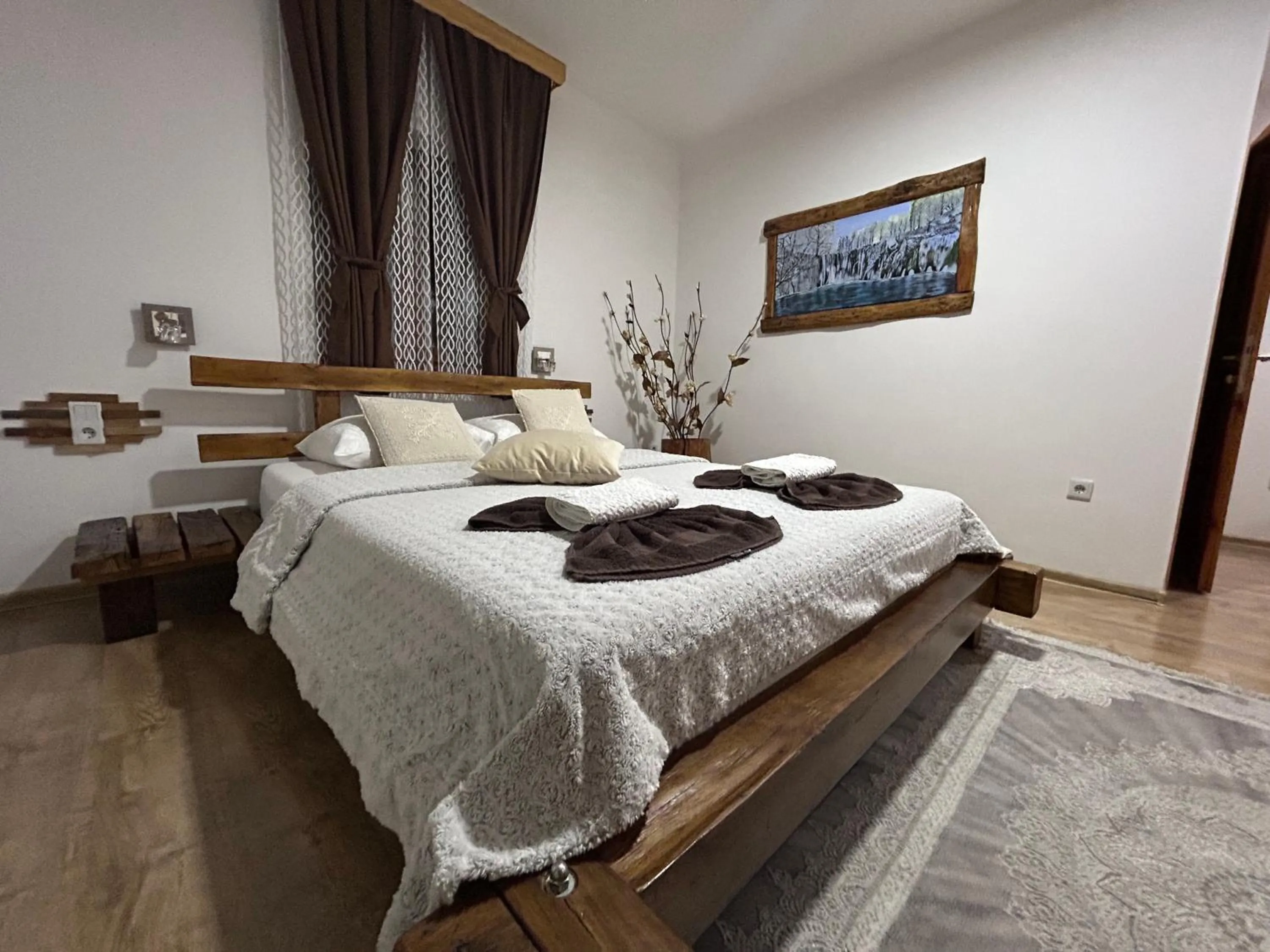 Bed in Rustic Lodge Plitvice