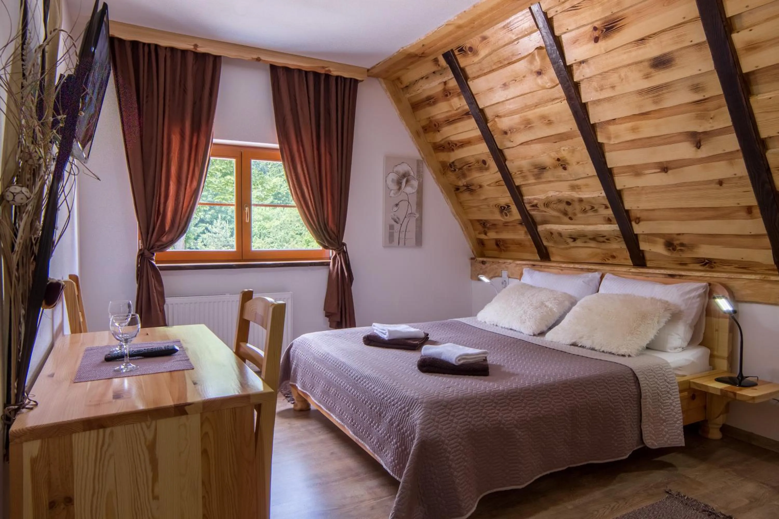 Bed in Rustic Lodge Plitvice