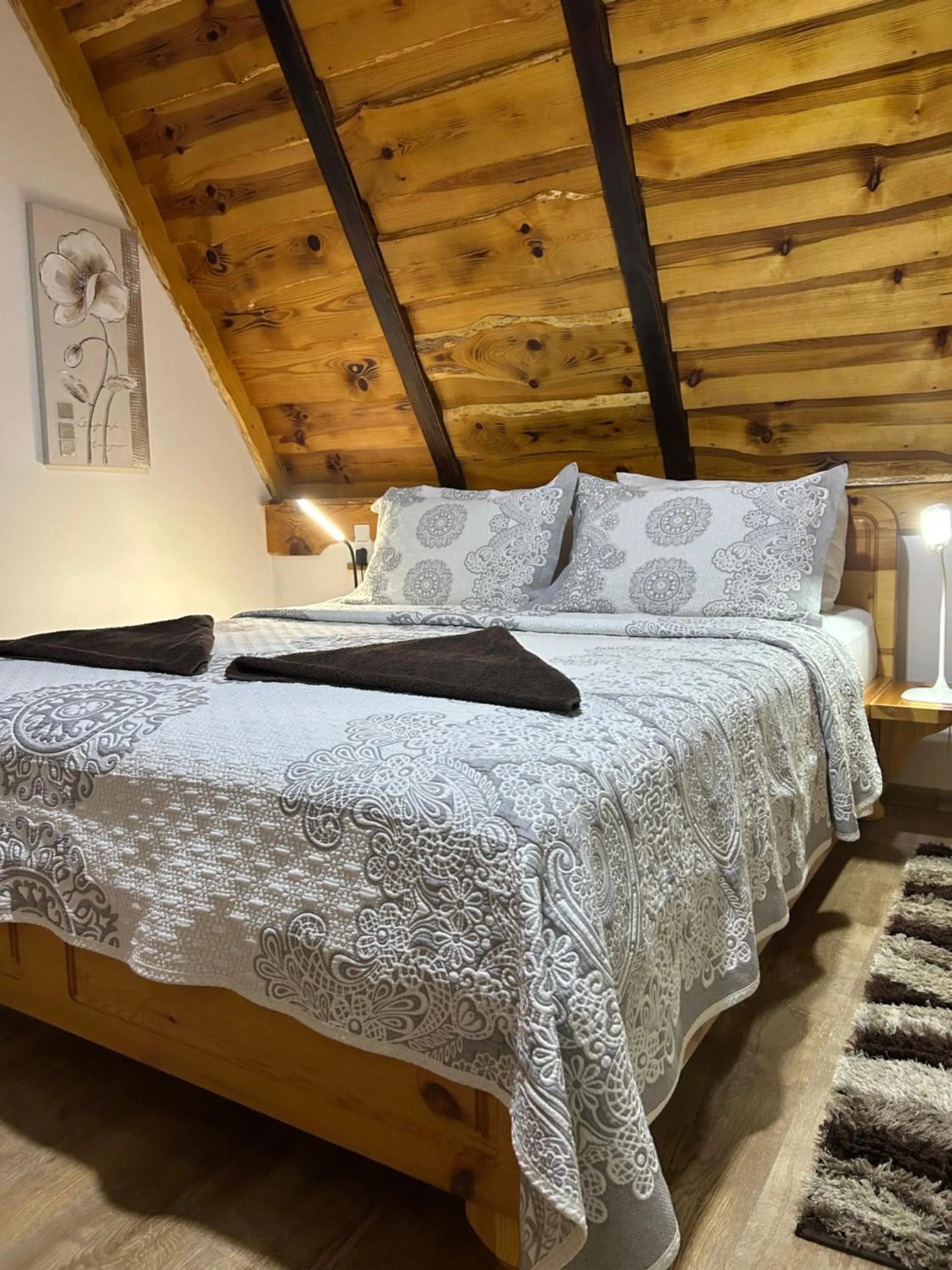 Bed in Rustic Lodge Plitvice