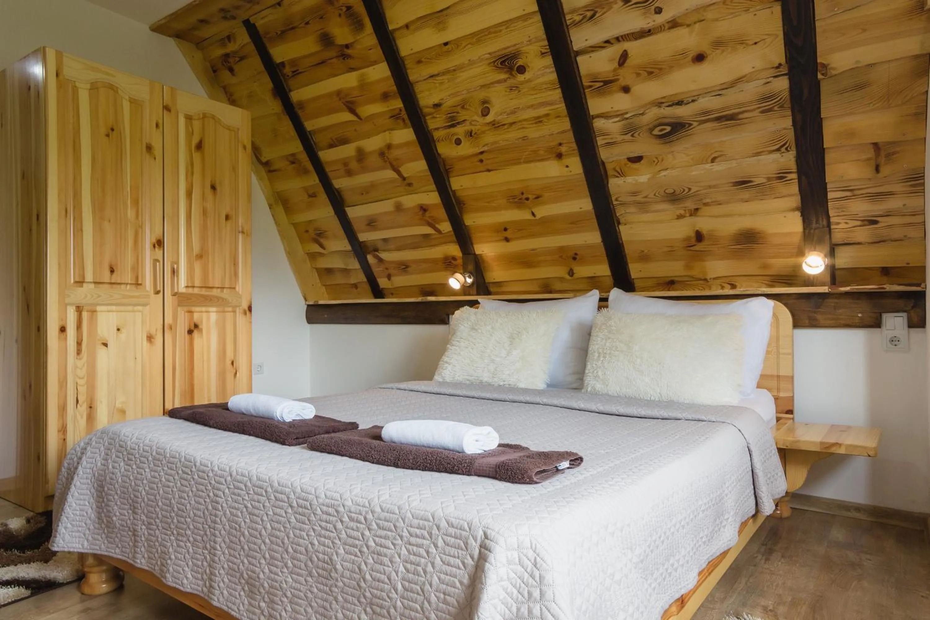 Bed in Rustic Lodge Plitvice