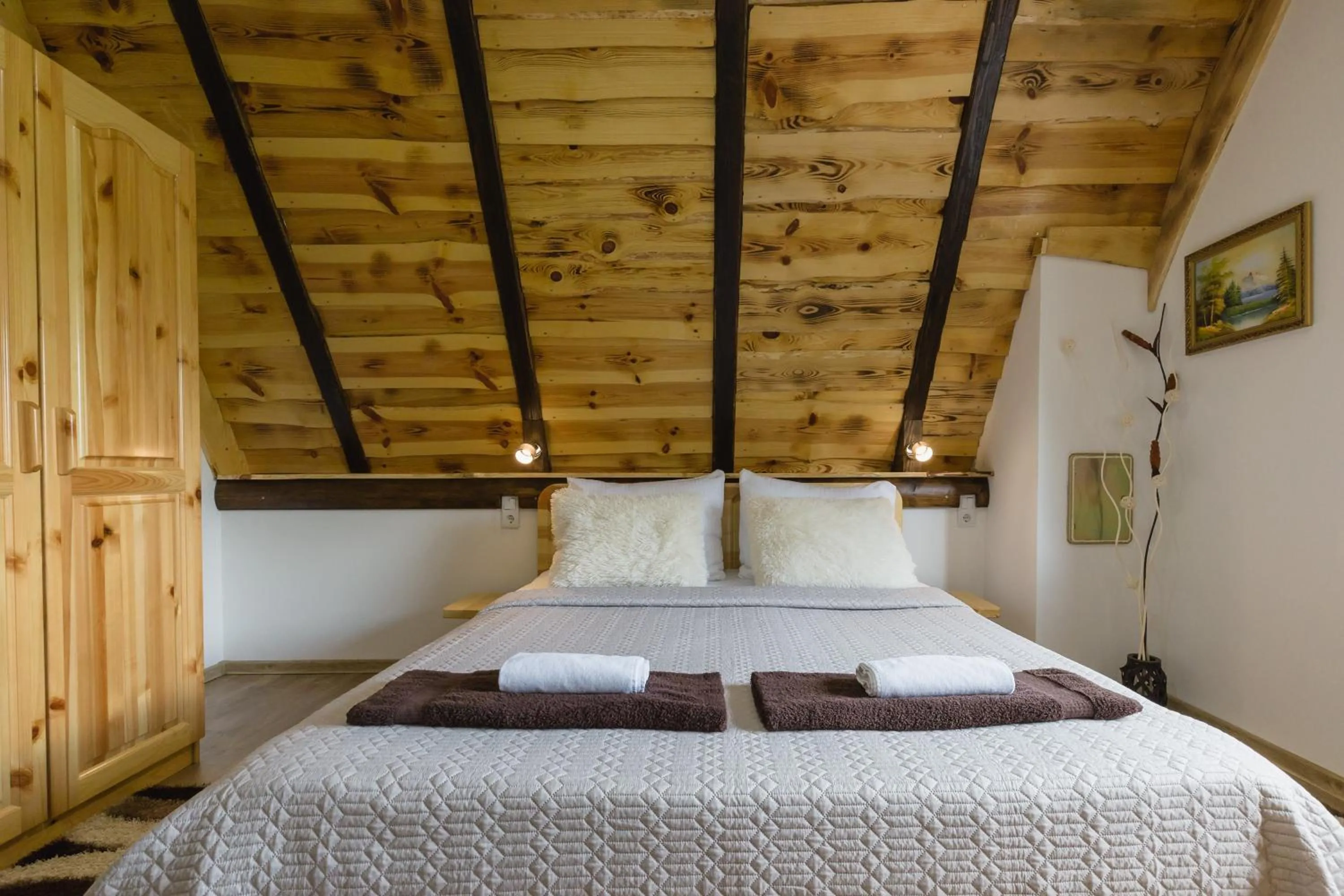Bed in Rustic Lodge Plitvice