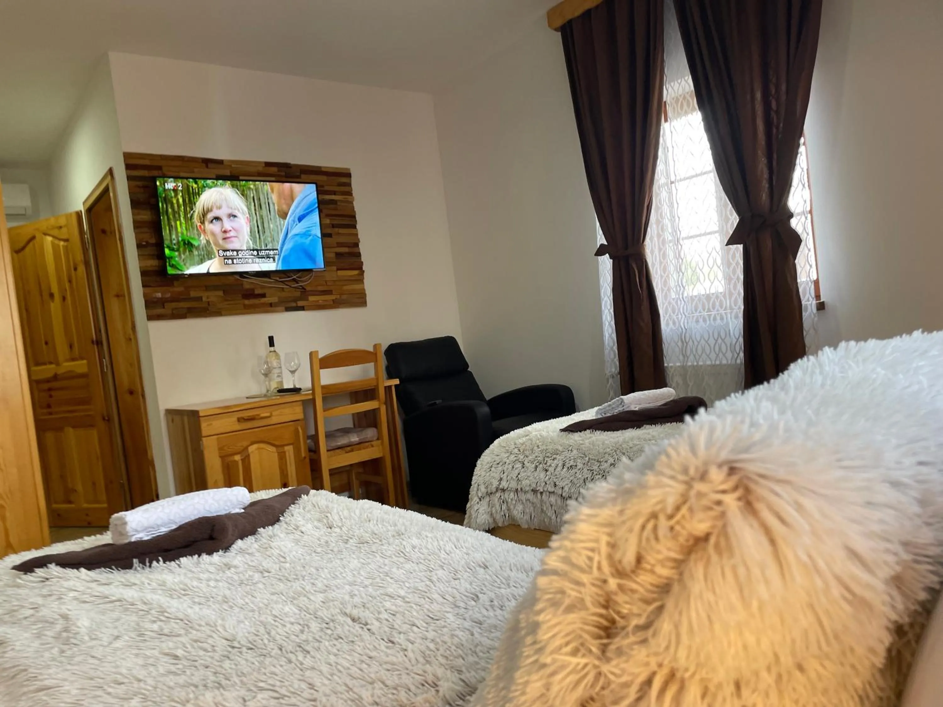 Bed in Rustic Lodge Plitvice