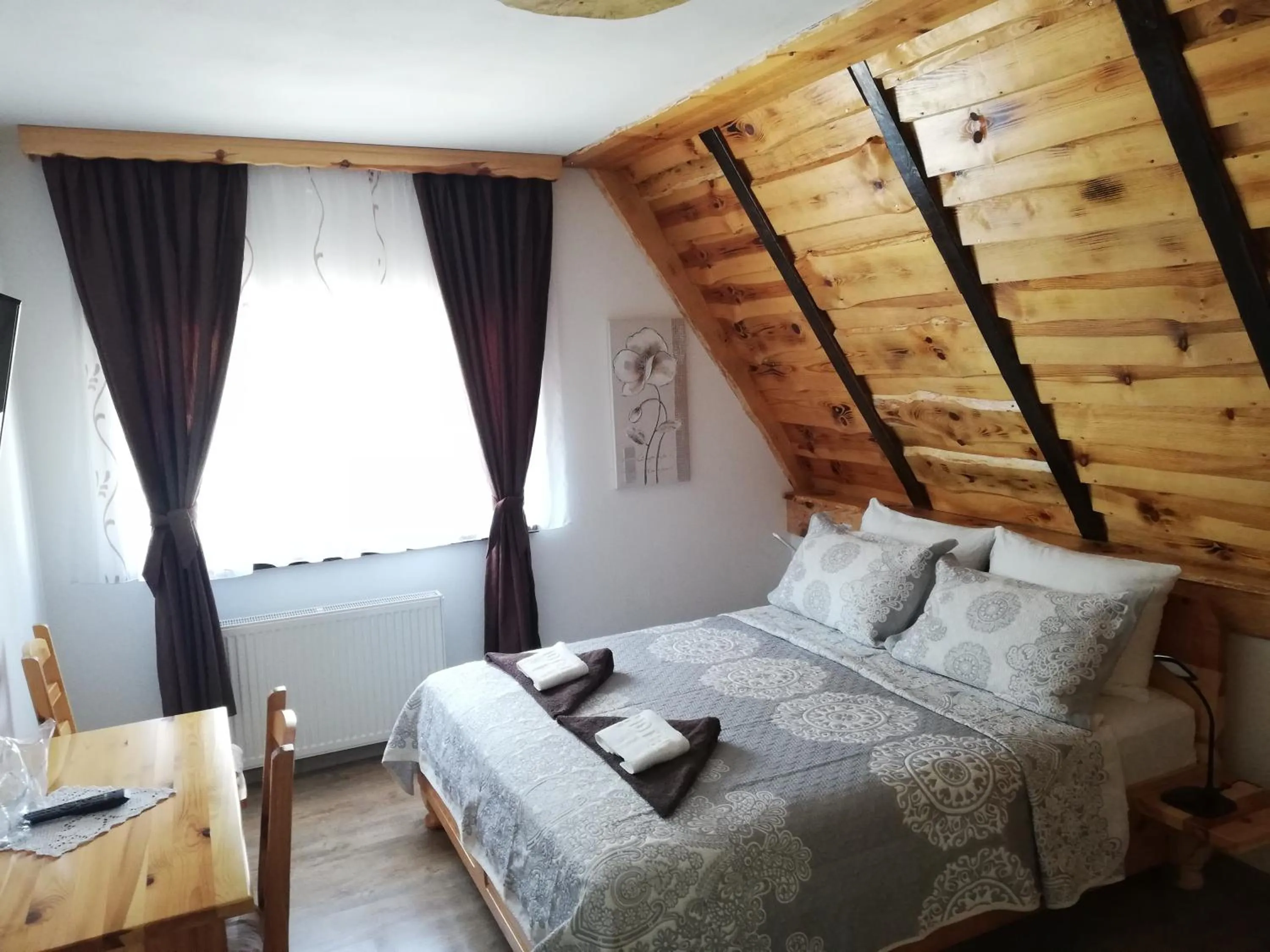 Bed in Rustic Lodge Plitvice