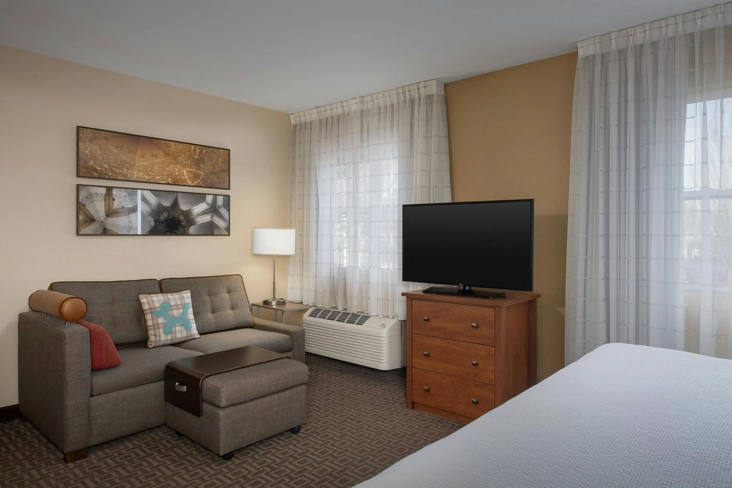 Photo of the whole room, Bed in TownePlace Suites by Marriott Portland Hillsboro