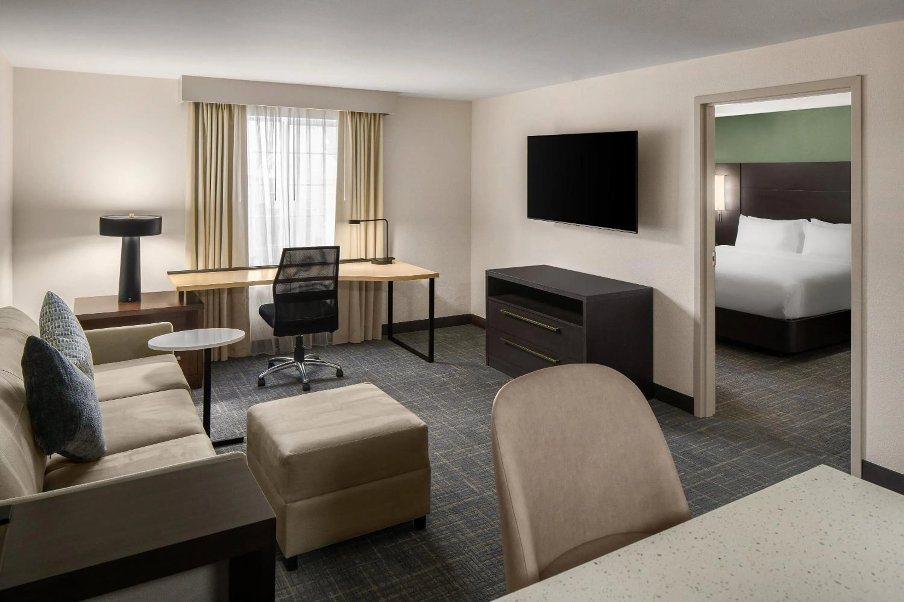 Living room, Bed in Residence Inn Portland Hillsboro