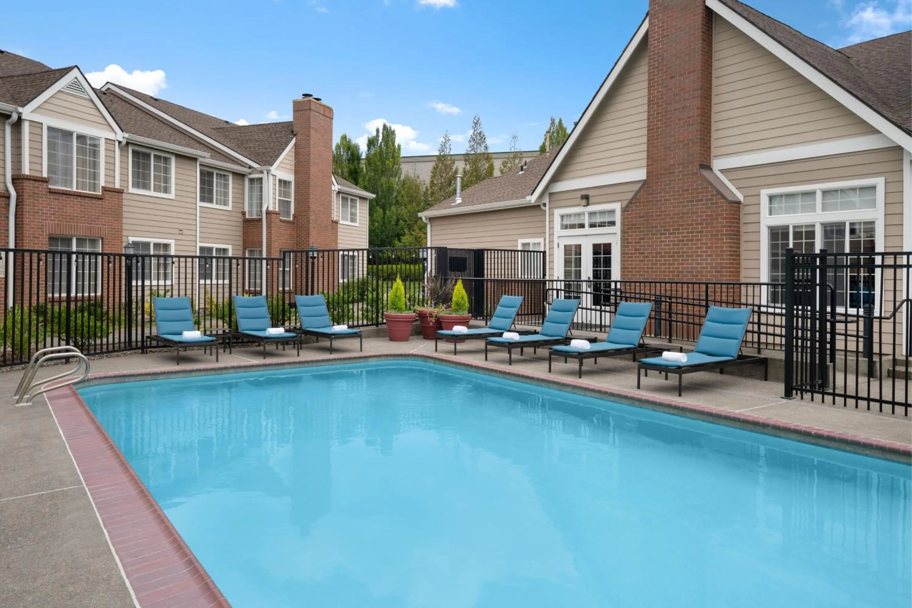 Swimming pool in Residence Inn Portland Hillsboro