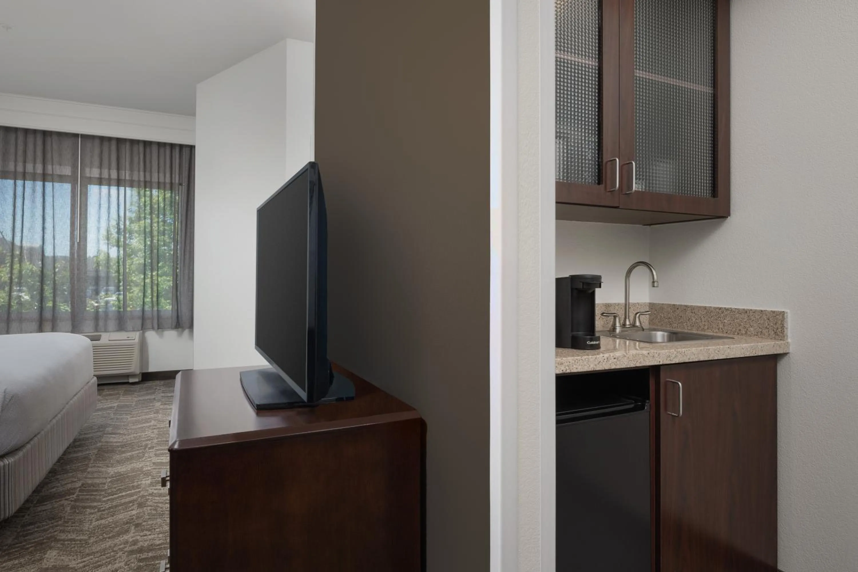 Kitchen or kitchenette, Bed in SpringHill Suites by Marriott Portland Vancouver