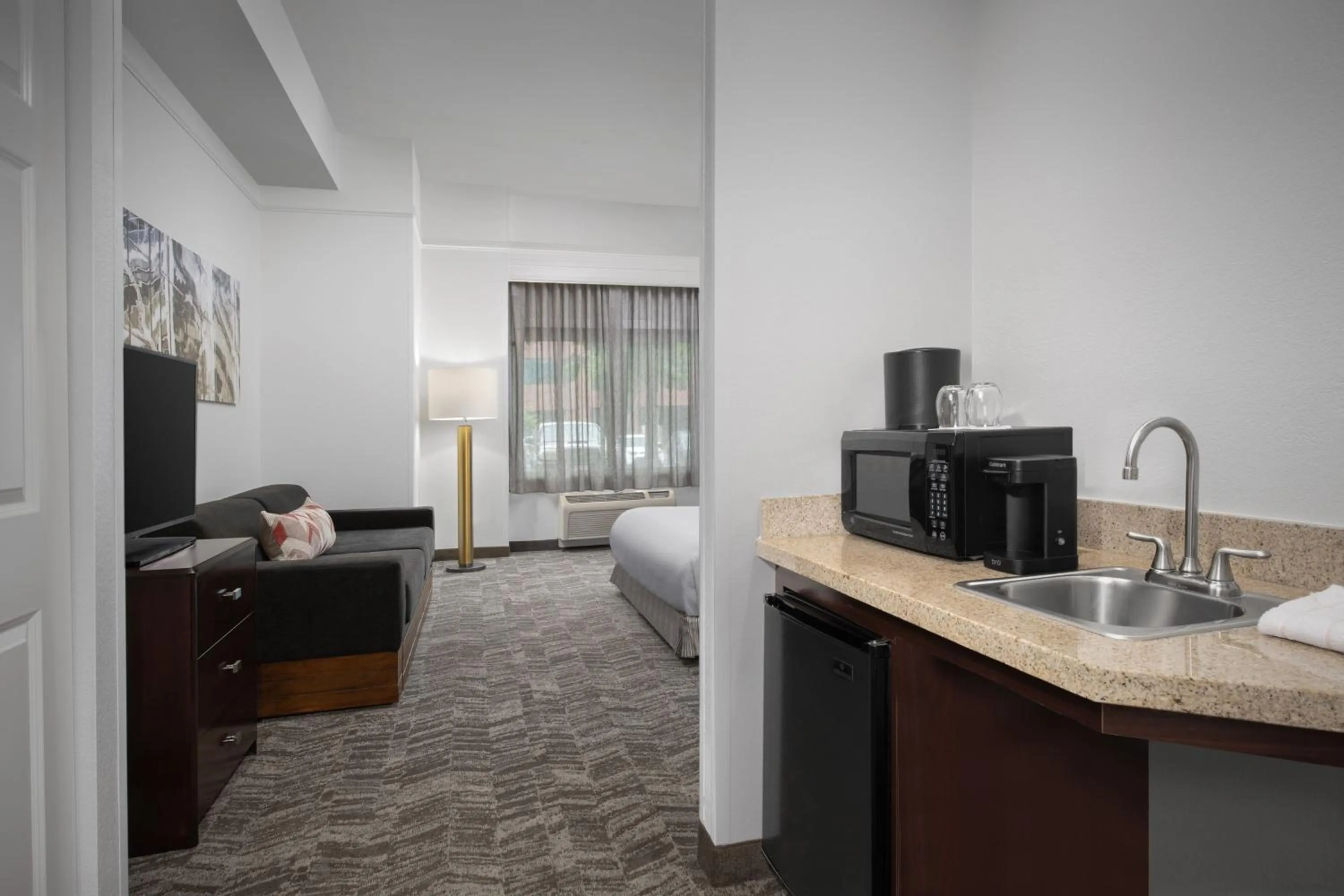 Kitchen or kitchenette, Bed in SpringHill Suites by Marriott Portland Vancouver