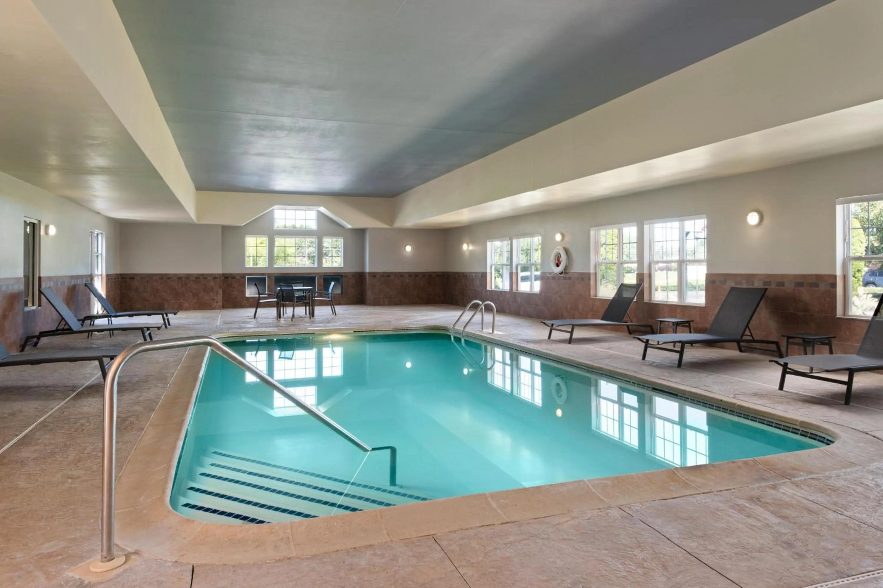Swimming pool in Residence Inn Mt. Laurel at Bishop's Gate