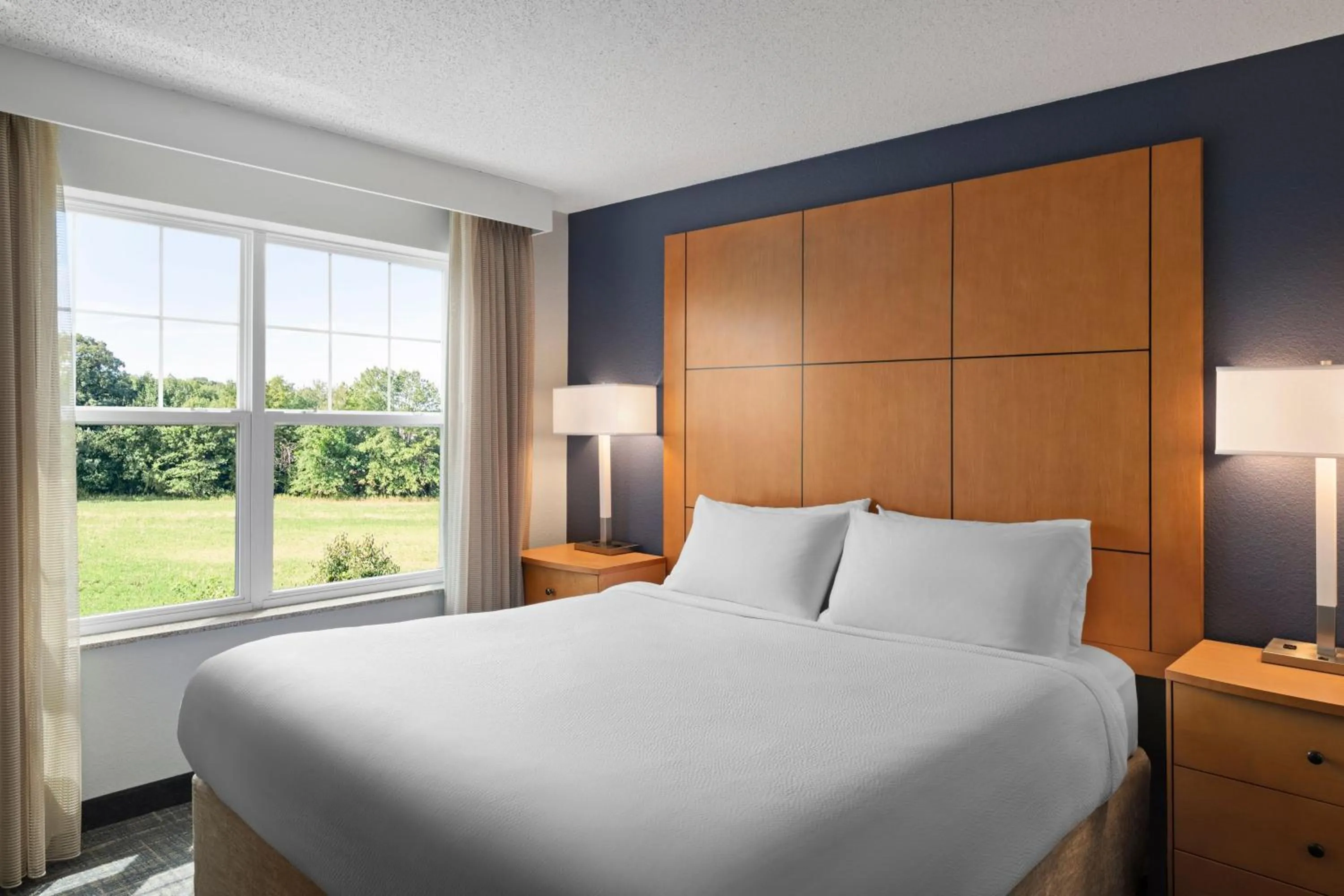 Bedroom, Bed in Residence Inn Mt. Laurel at Bishop's Gate