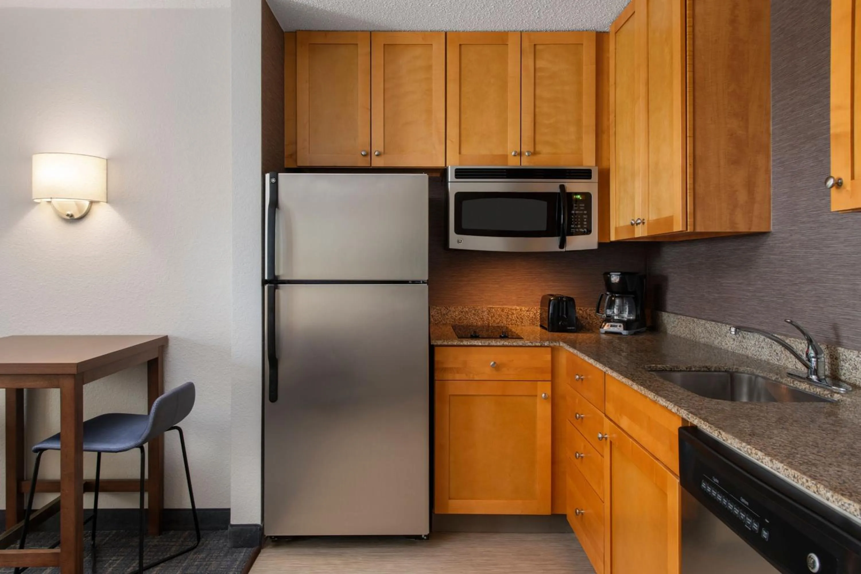Kitchen or kitchenette in Residence Inn Mt. Laurel at Bishop's Gate
