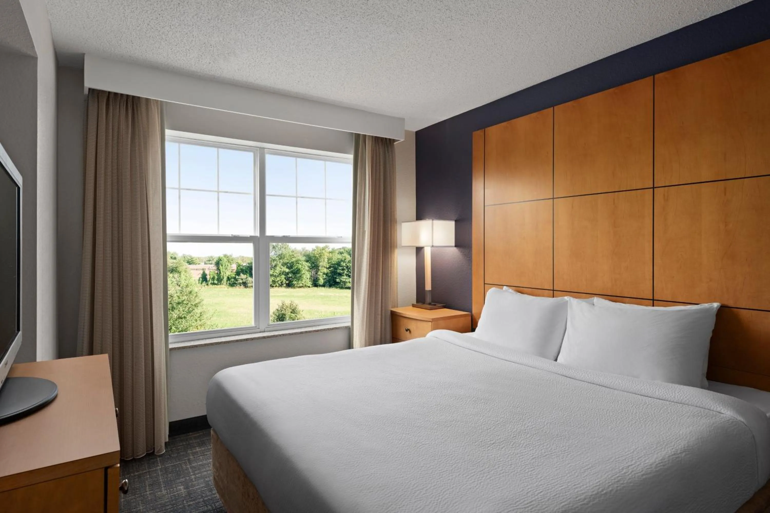 Bedroom, Bed in Residence Inn Mt. Laurel at Bishop's Gate