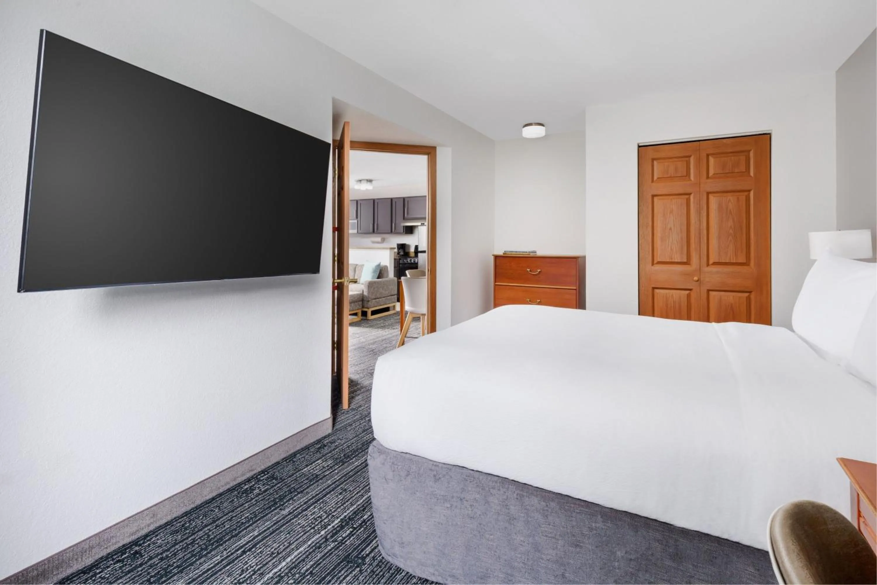 Bedroom, Bed in TownePlace Suites Philadelphia Horsham