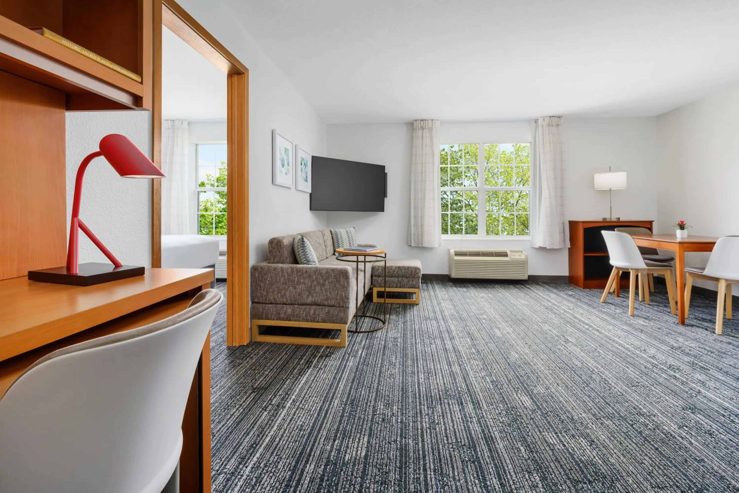 TV and multimedia in TownePlace Suites Philadelphia Horsham