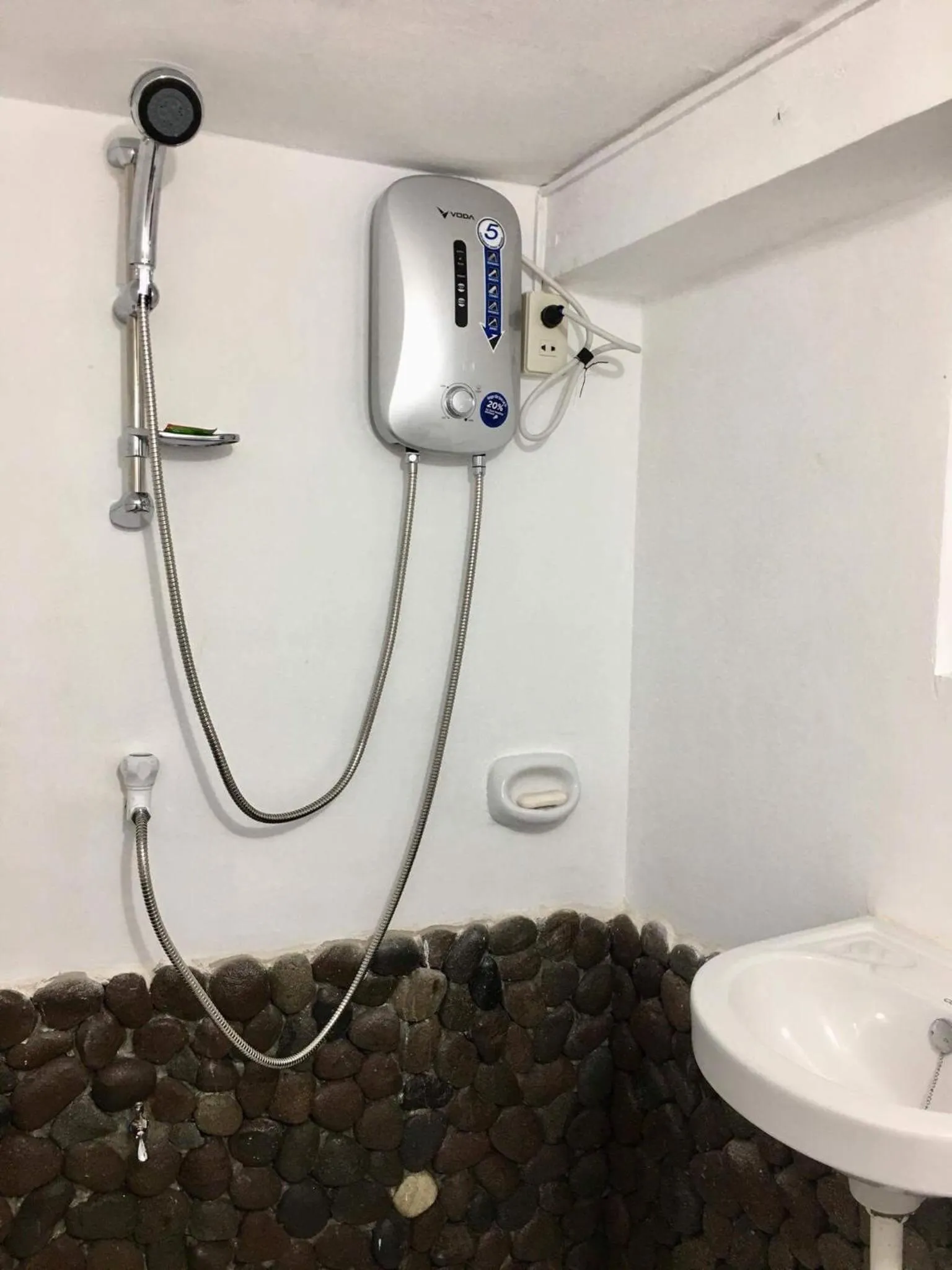 Shower in Bintana Sa Paraiso