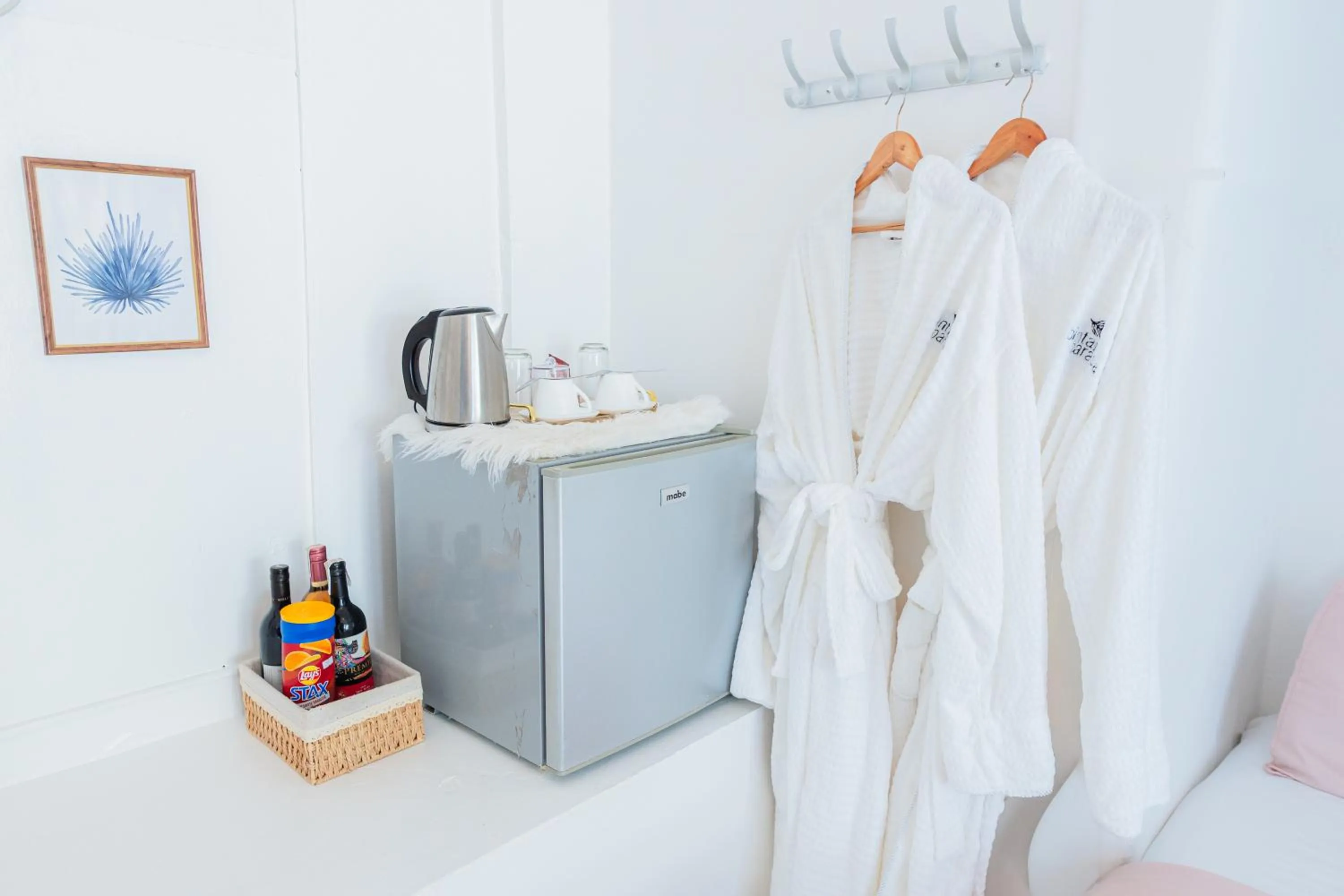 minibar in Bintana Sa Paraiso