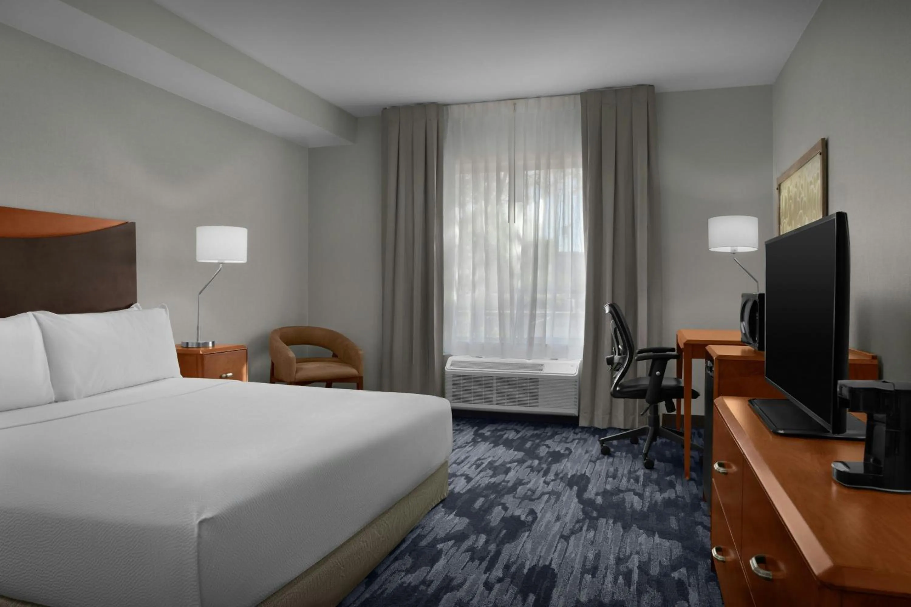 Photo of the whole room, Bed in Fairfield Inn and Suites Phoenix Chandler Fashion Center