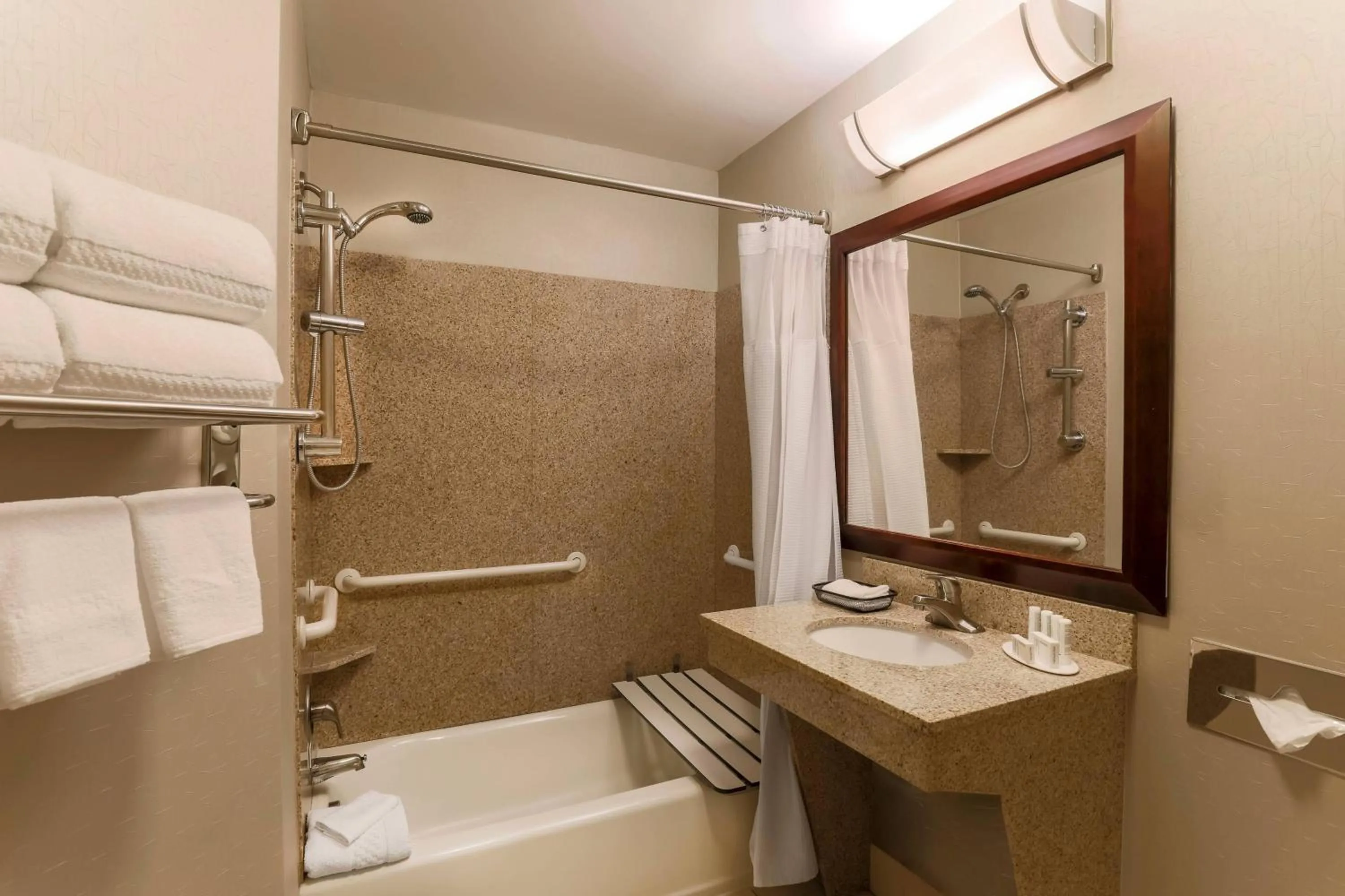 Bathroom in SpringHill Suites Phoenix Glendale Sports & Entertainment District