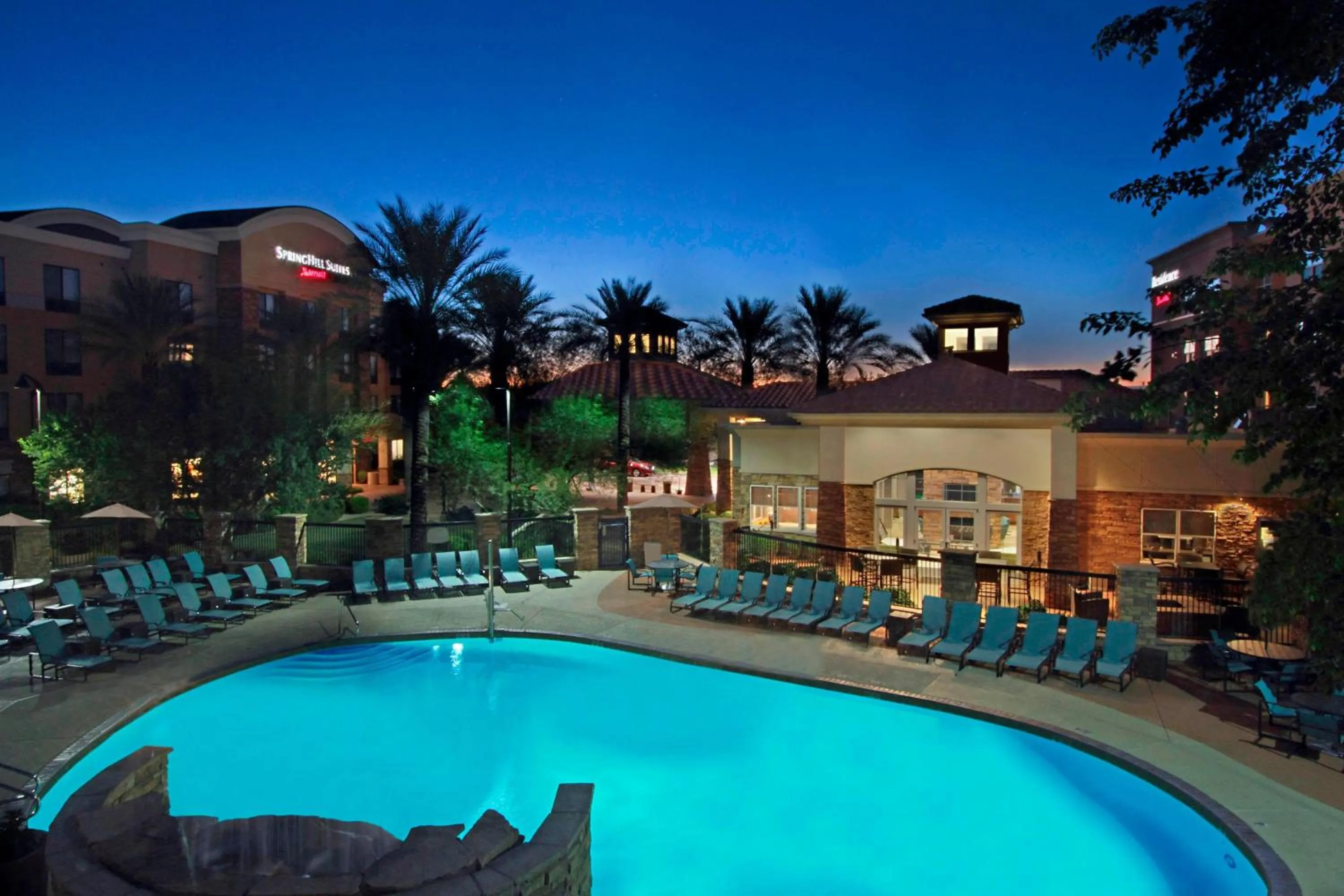 Swimming pool in Residence Inn Phoenix Glendale Sports & Entertainment District