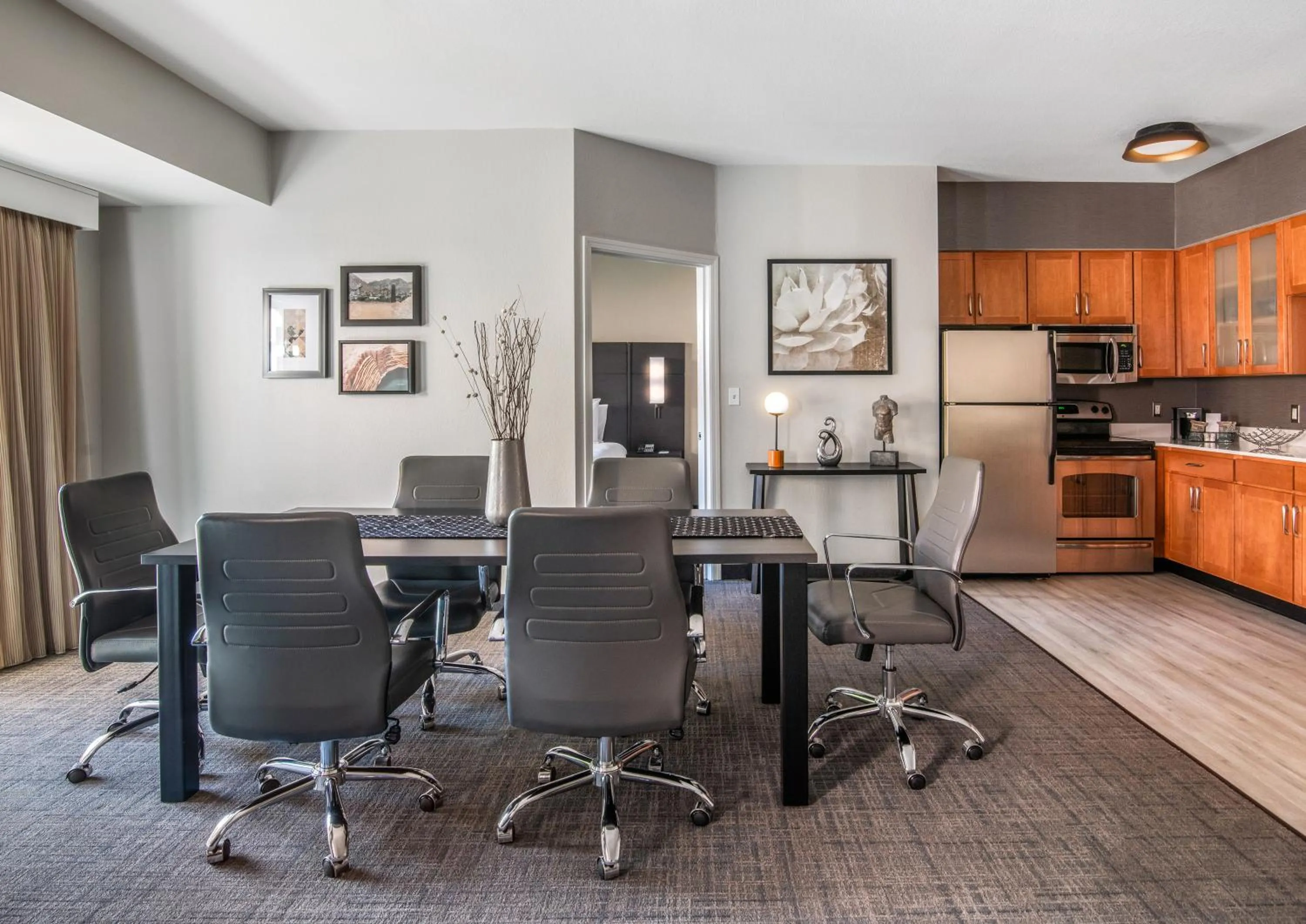 kitchen in Residence Inn Phoenix Glendale Sports & Entertainment District