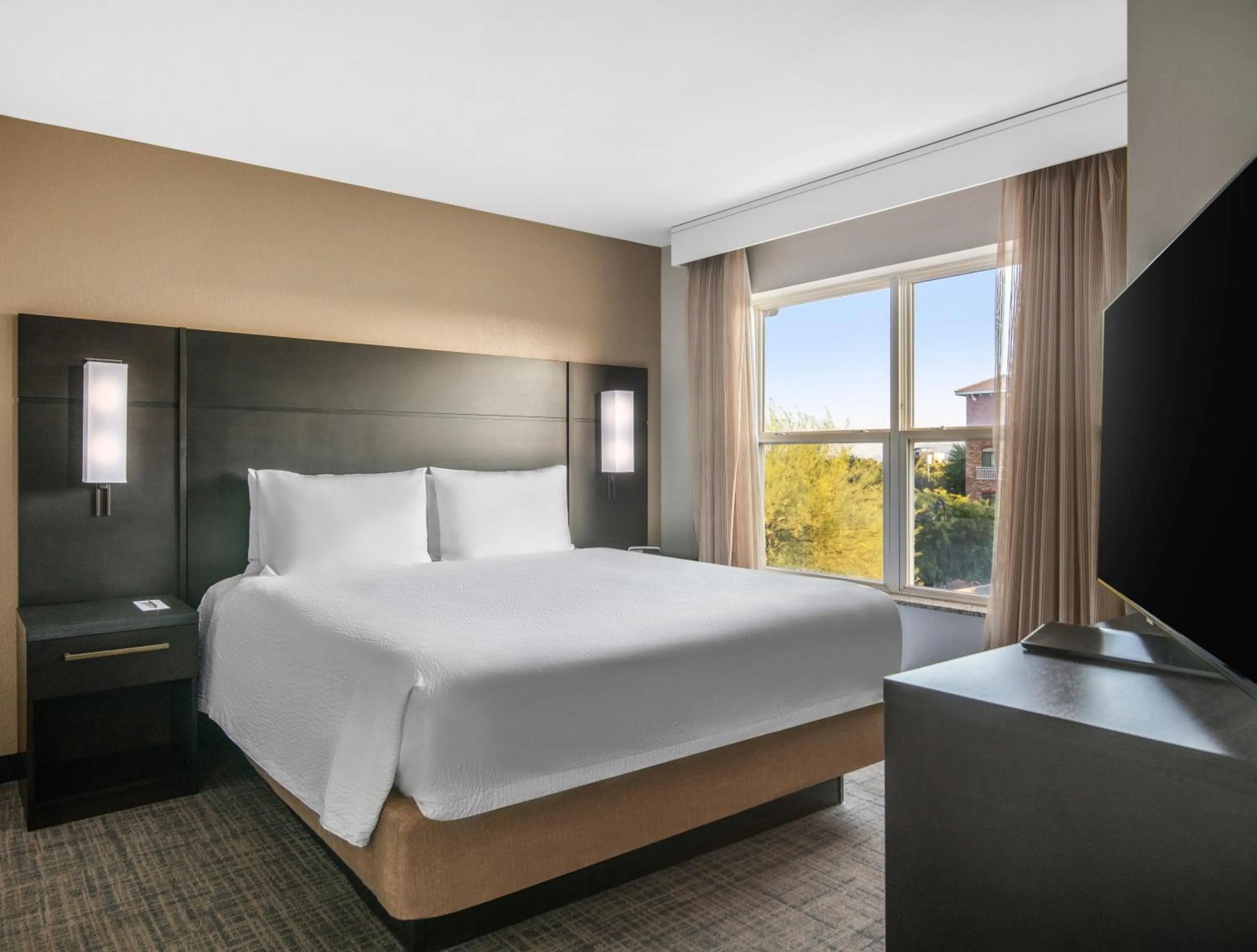 Bed in Residence Inn Phoenix Glendale Sports & Entertainment District
