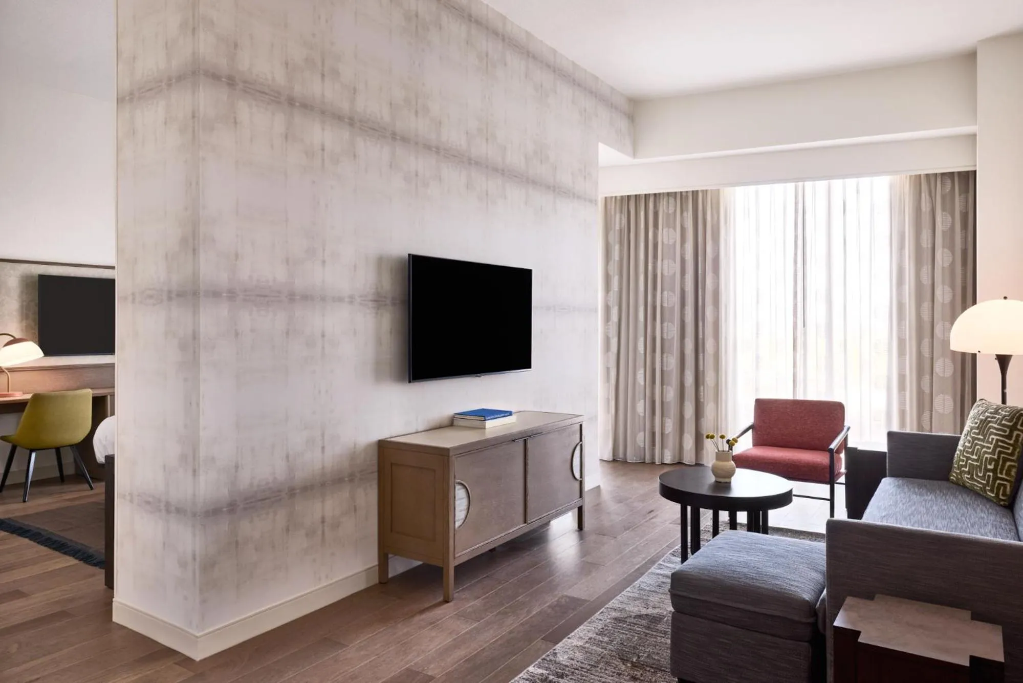 Living room in Renaissance Phoenix Glendale Hotel & Conference Center