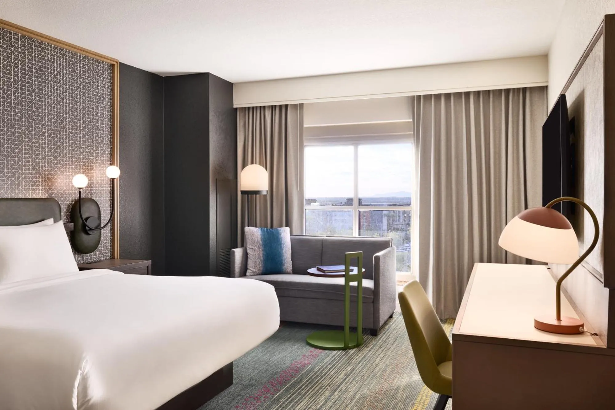 Bed in Renaissance Phoenix Glendale Hotel & Conference Center