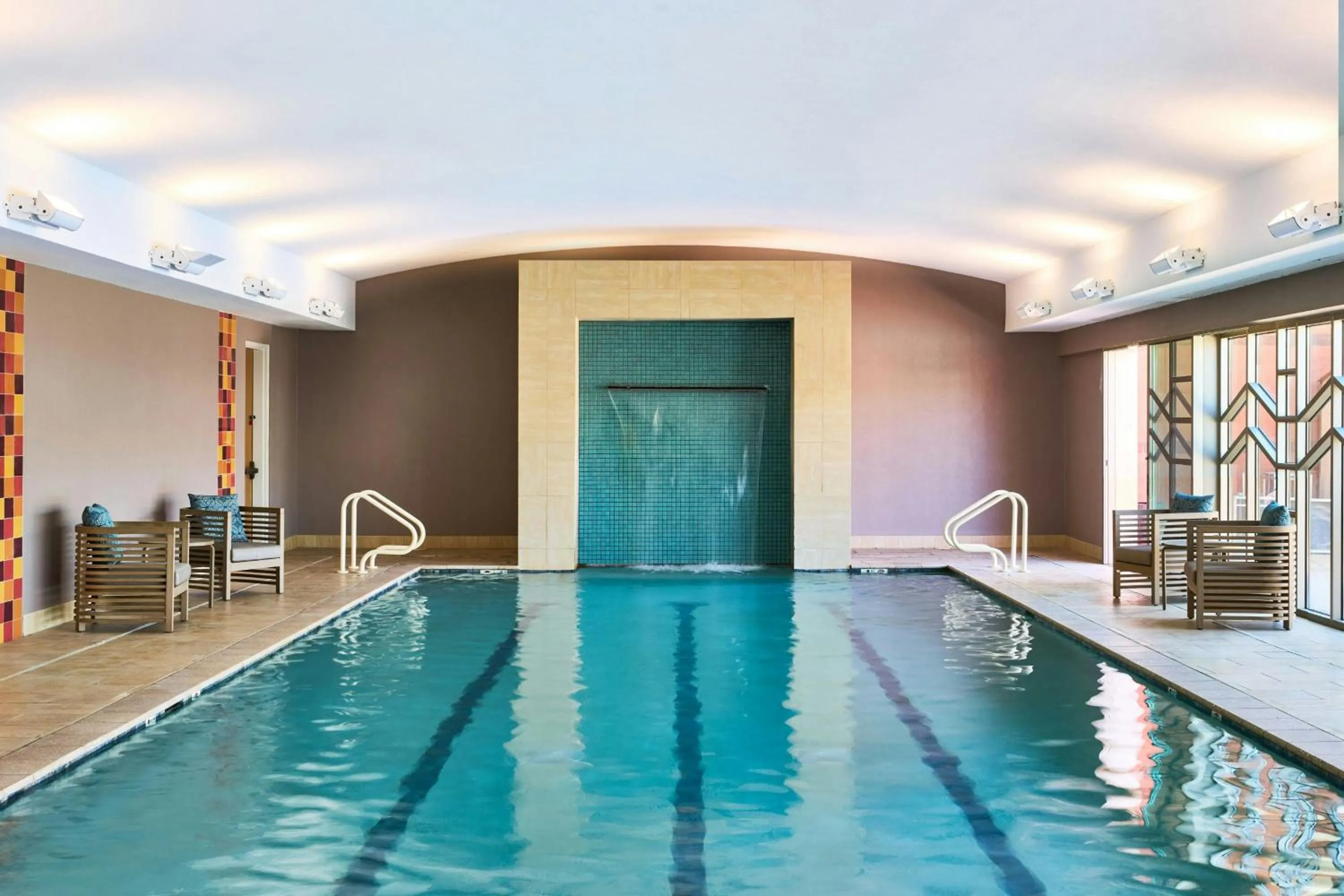 Swimming pool in Renaissance Phoenix Glendale Hotel & Conference Center