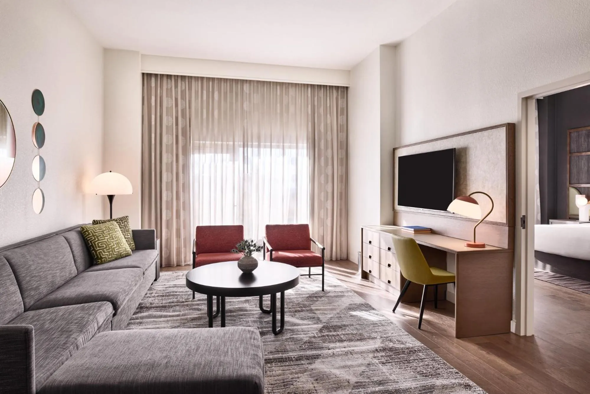 Living room in Renaissance Phoenix Glendale Hotel & Conference Center