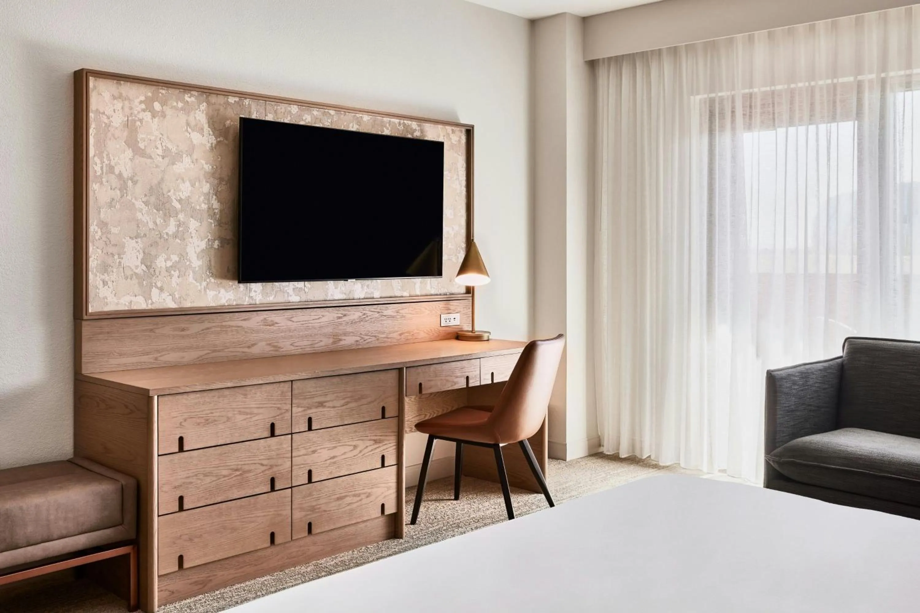 Photo of the whole room, Bed in Renaissance Phoenix Glendale Hotel & Conference Center