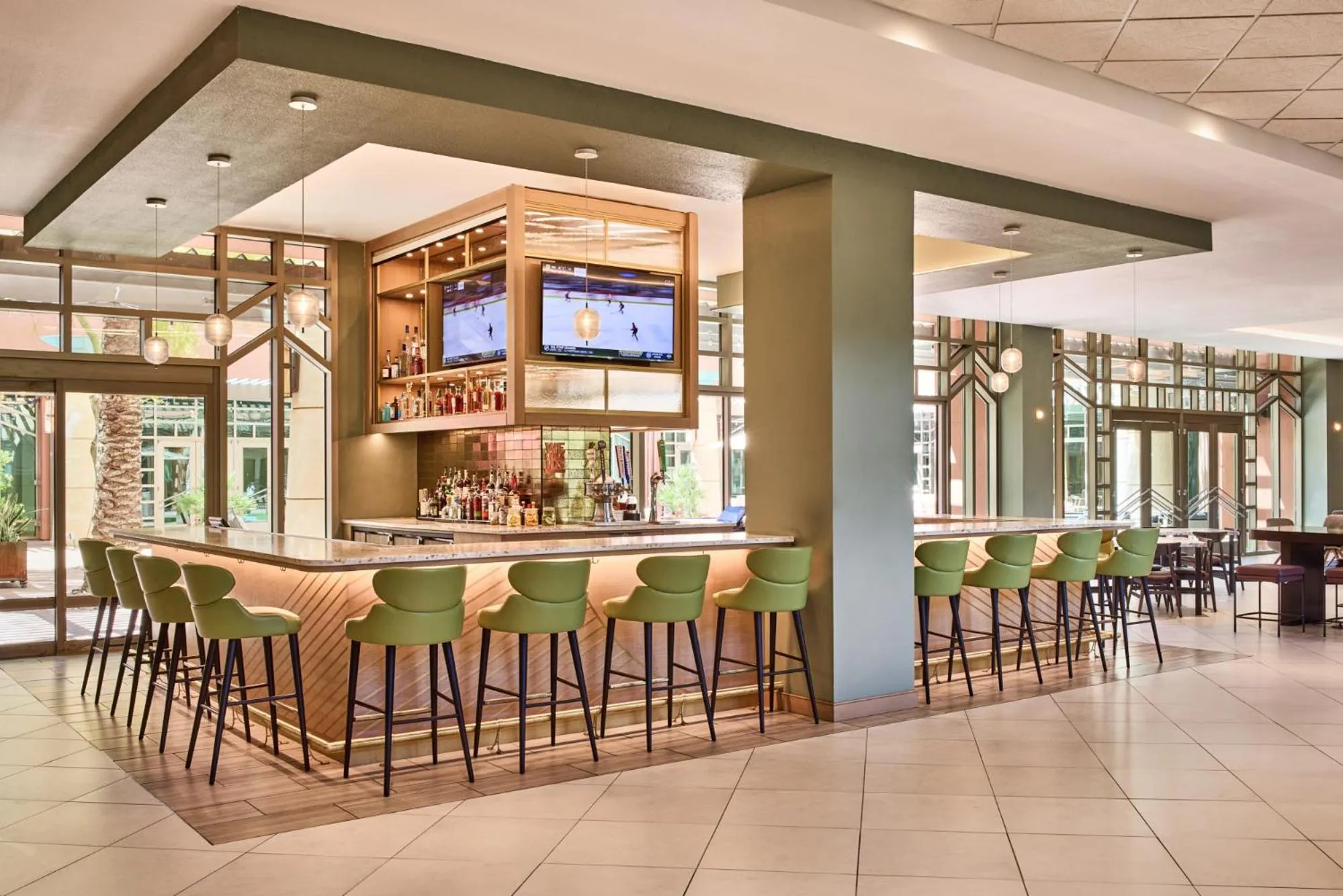 Lounge or bar in Renaissance Phoenix Glendale Hotel & Conference Center