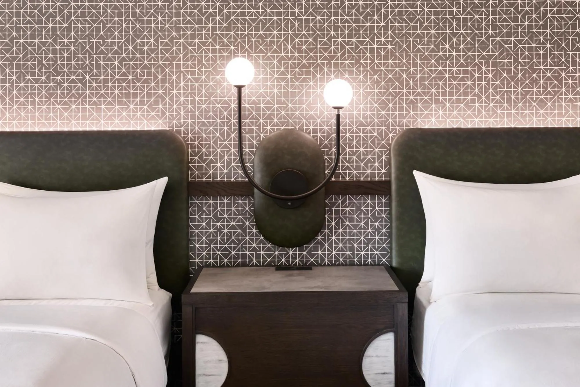 Bed in Renaissance Phoenix Glendale Hotel & Conference Center