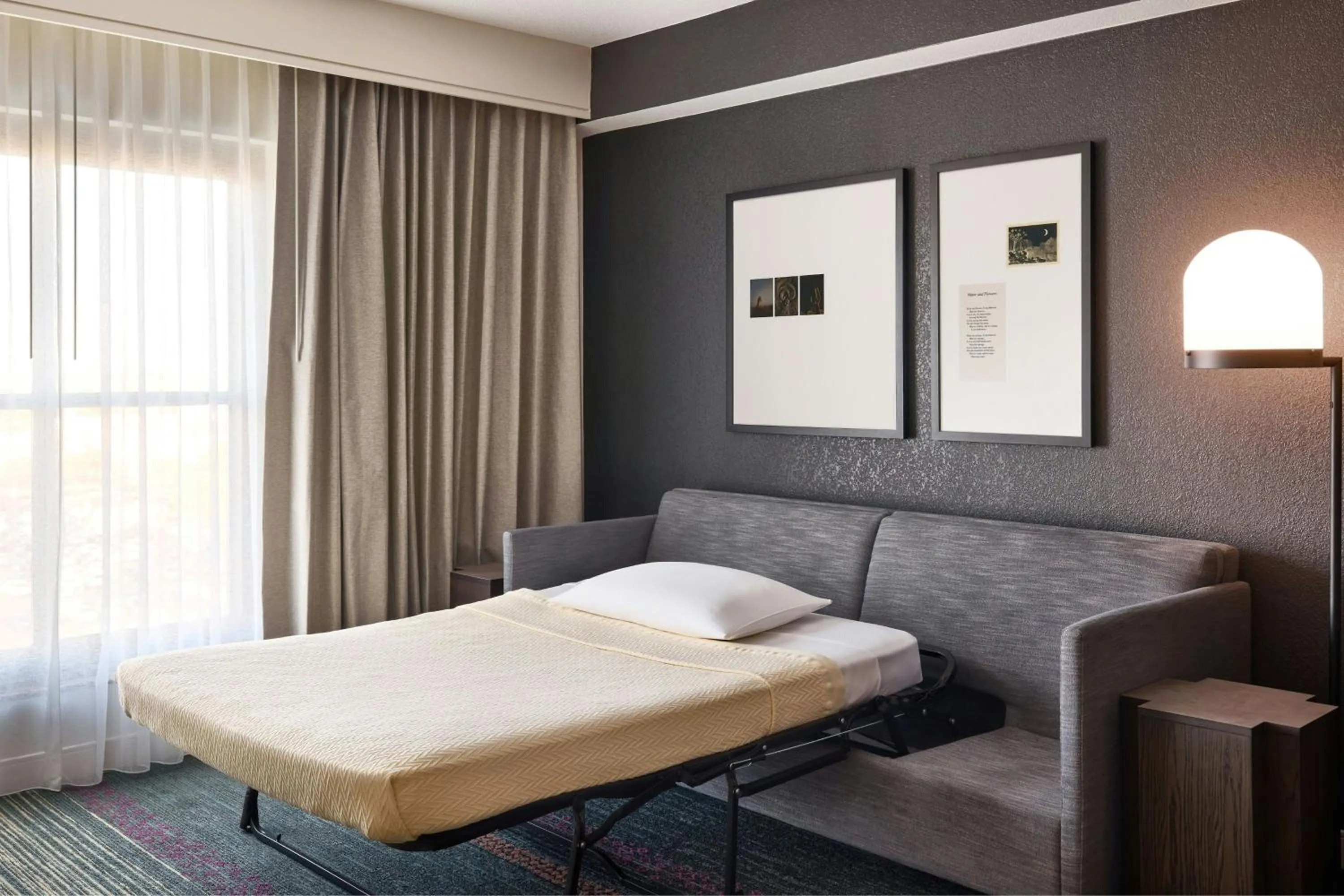 Photo of the whole room, Bed in Renaissance Phoenix Glendale Hotel & Conference Center