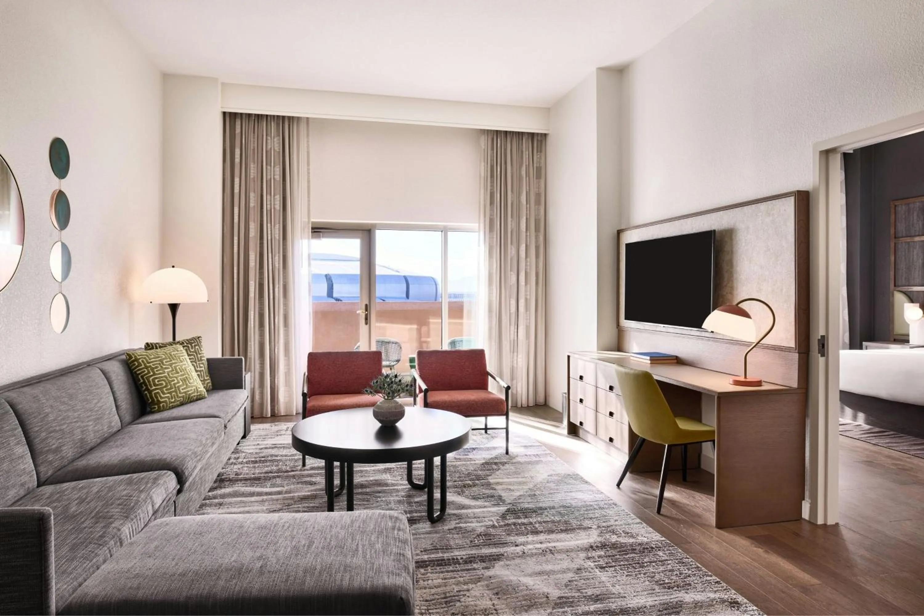 Photo of the whole room, Bed in Renaissance Phoenix Glendale Hotel & Conference Center