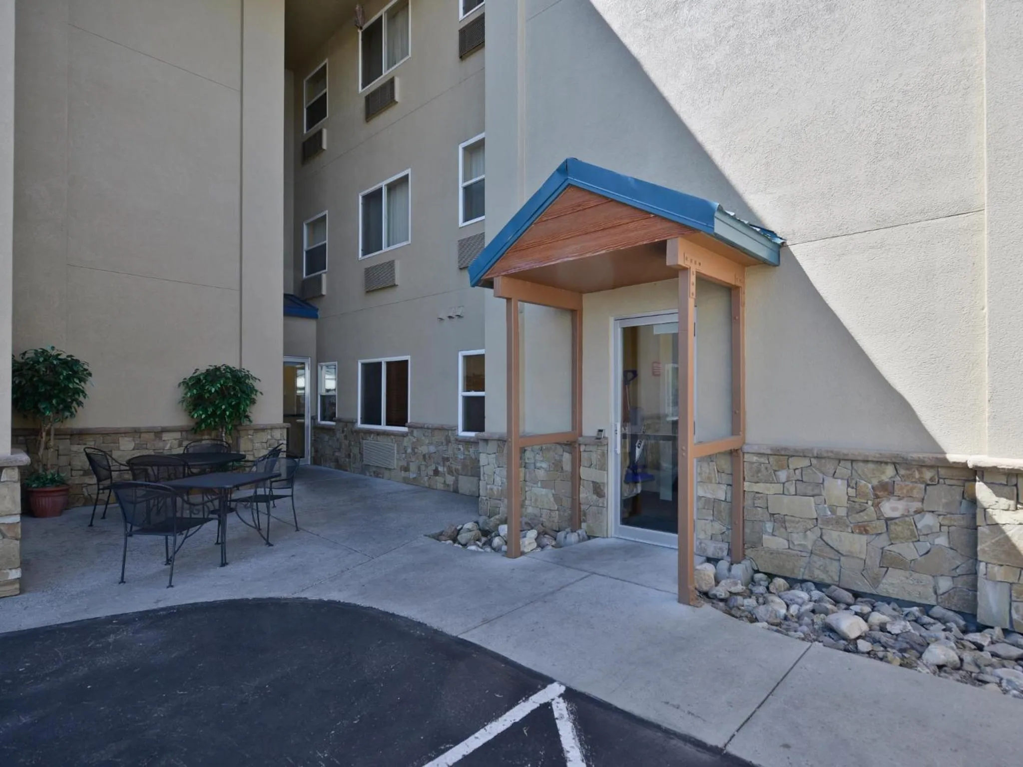 Facade/entrance in Yellowstone West Gate Hotel