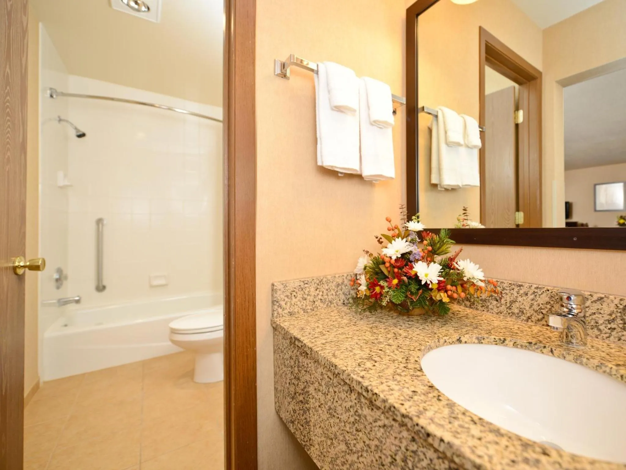 Bathroom in Yellowstone West Gate Hotel